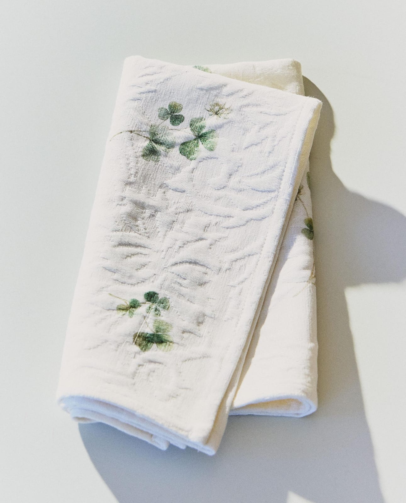 ZARA HOME ЖАКАРДОВЫЕ САЛФЕТКИ С КЛЕВЕРОМ (КОМПЛЕКТ 2 ШТ.) ракурс 5