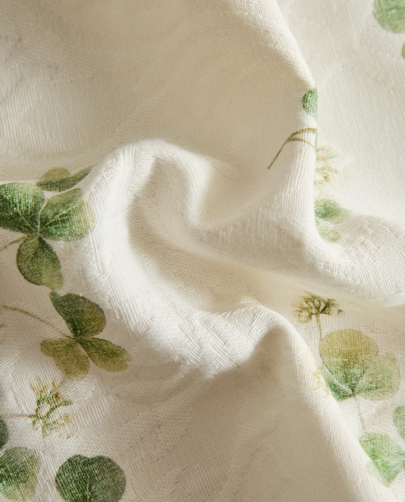 ZARA HOME ЖАКАРДОВЫЕ САЛФЕТКИ С КЛЕВЕРОМ (КОМПЛЕКТ 2 ШТ.) ракурс 3