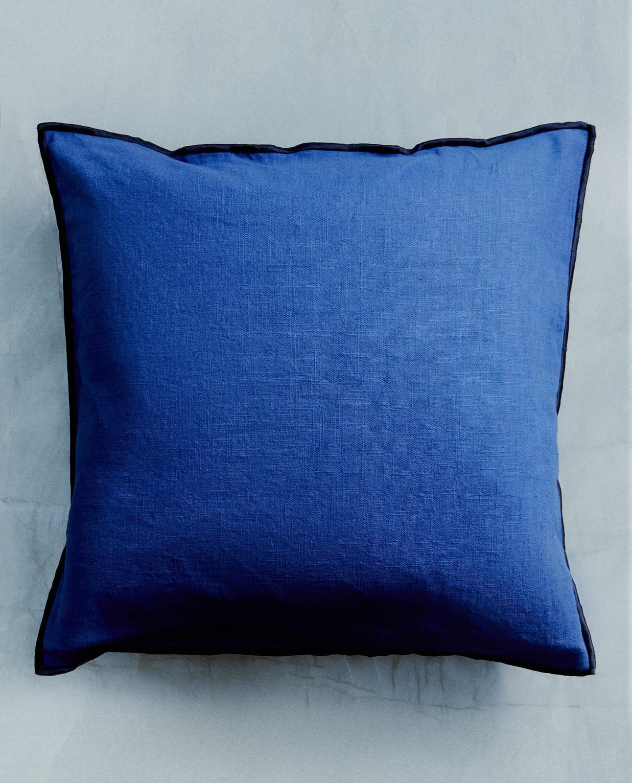 ZARA HOME НАВОЛОЧКА ДЛЯ ДЕКОРАТИВНОЙ ПОДУШКИ OVERLOCK ракурс 2