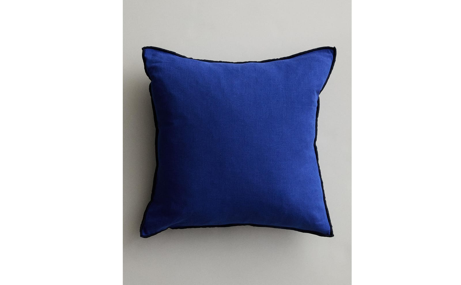 ZARA HOME НАВОЛОЧКА ДЛЯ ДЕКОРАТИВНОЙ ПОДУШКИ OVERLOCK ракурс 3