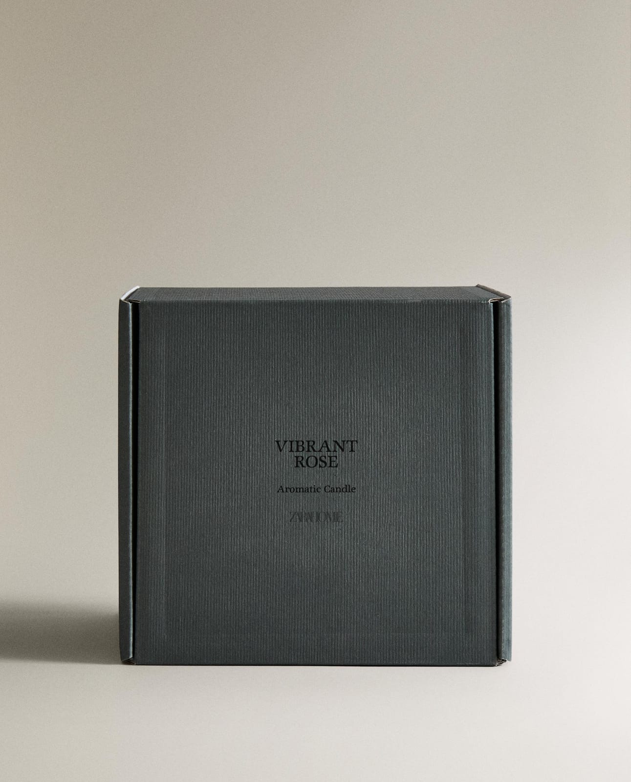 ZARA HOME (150 G) АРОМАТИЧЕСКАЯ СВЕЧА VIBRANT ROSE ракурс 5