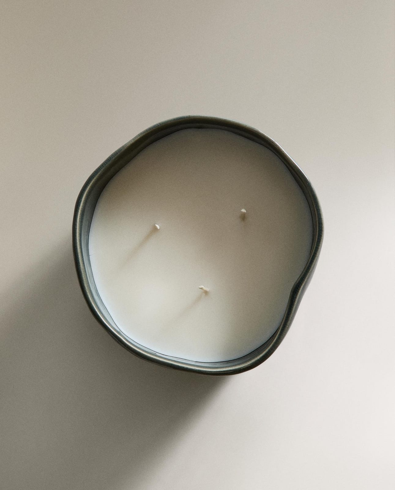 ZARA HOME (150 G) АРОМАТИЧЕСКАЯ СВЕЧА VIBRANT ROSE ракурс 7