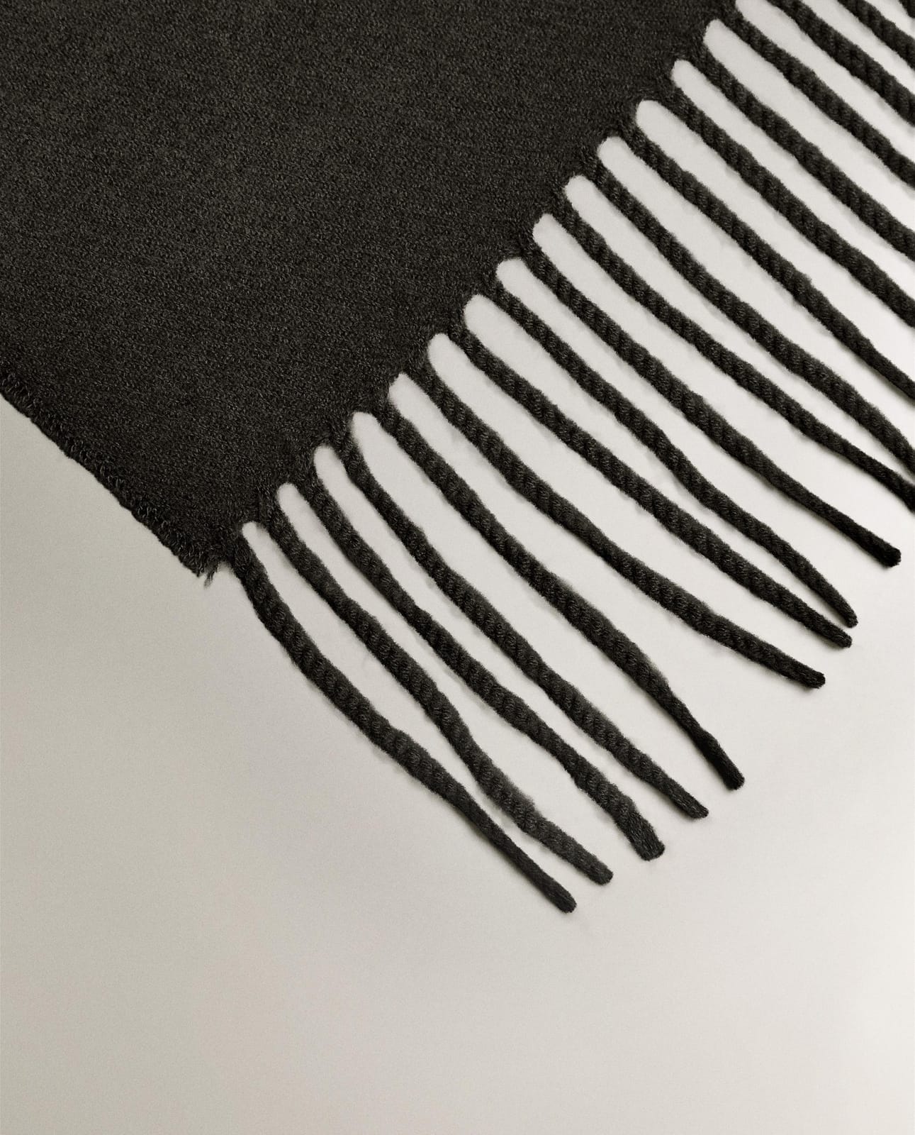 ZARA HOME МЯГКИЙ ПЛЕД С БАХРОМОЙ ракурс 3