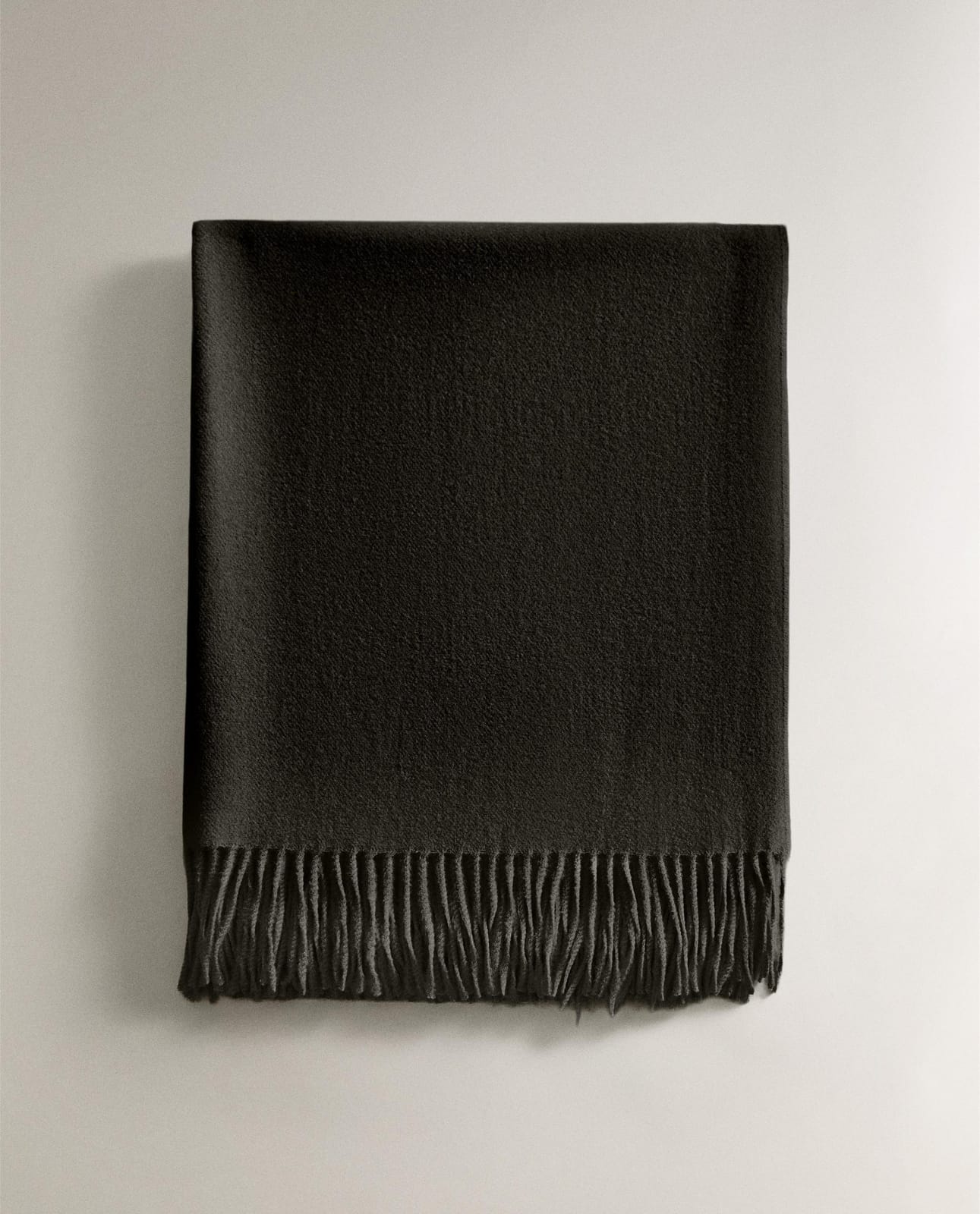 ZARA HOME МЯГКИЙ ПЛЕД С БАХРОМОЙ ракурс 2