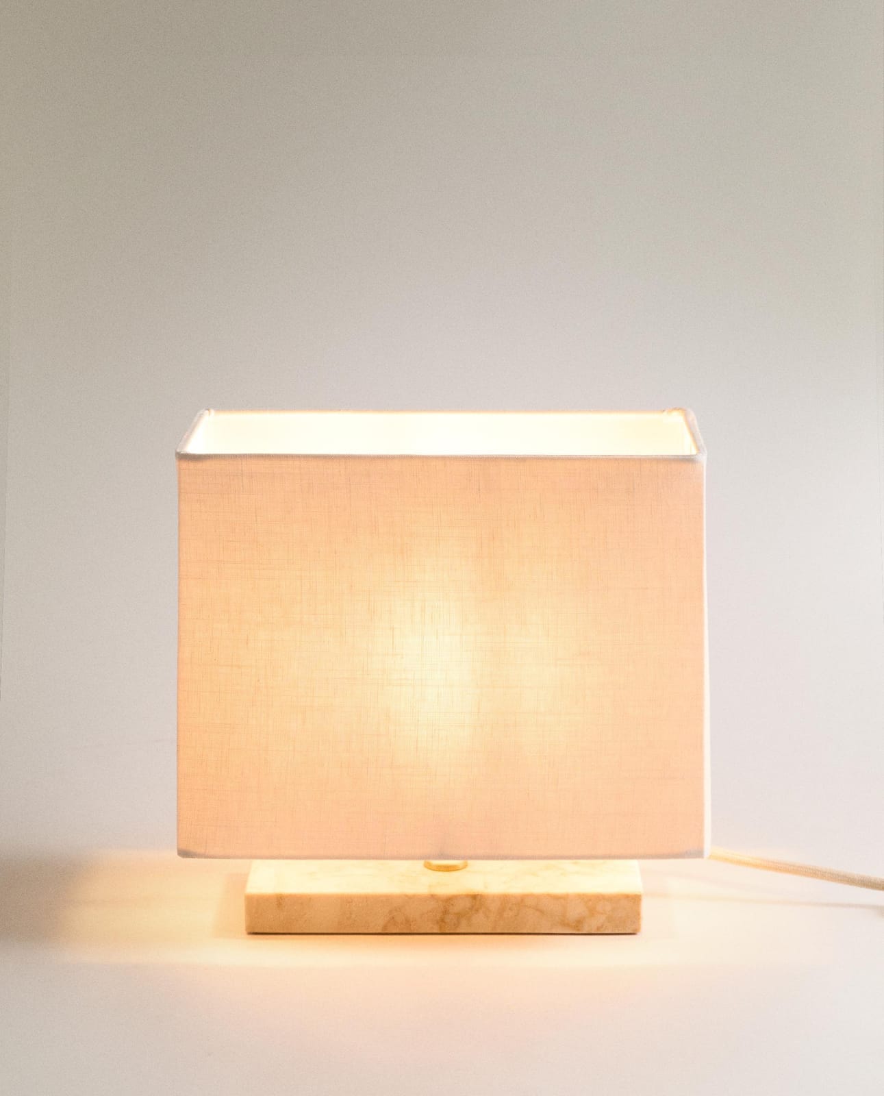 Настенный светильник ZARA HOME НАСТОЛЬНАЯ ЛАМПА ИЗ МРАМОРА И ЛЬНА ECRU 23 x 12.7 x 24 cm