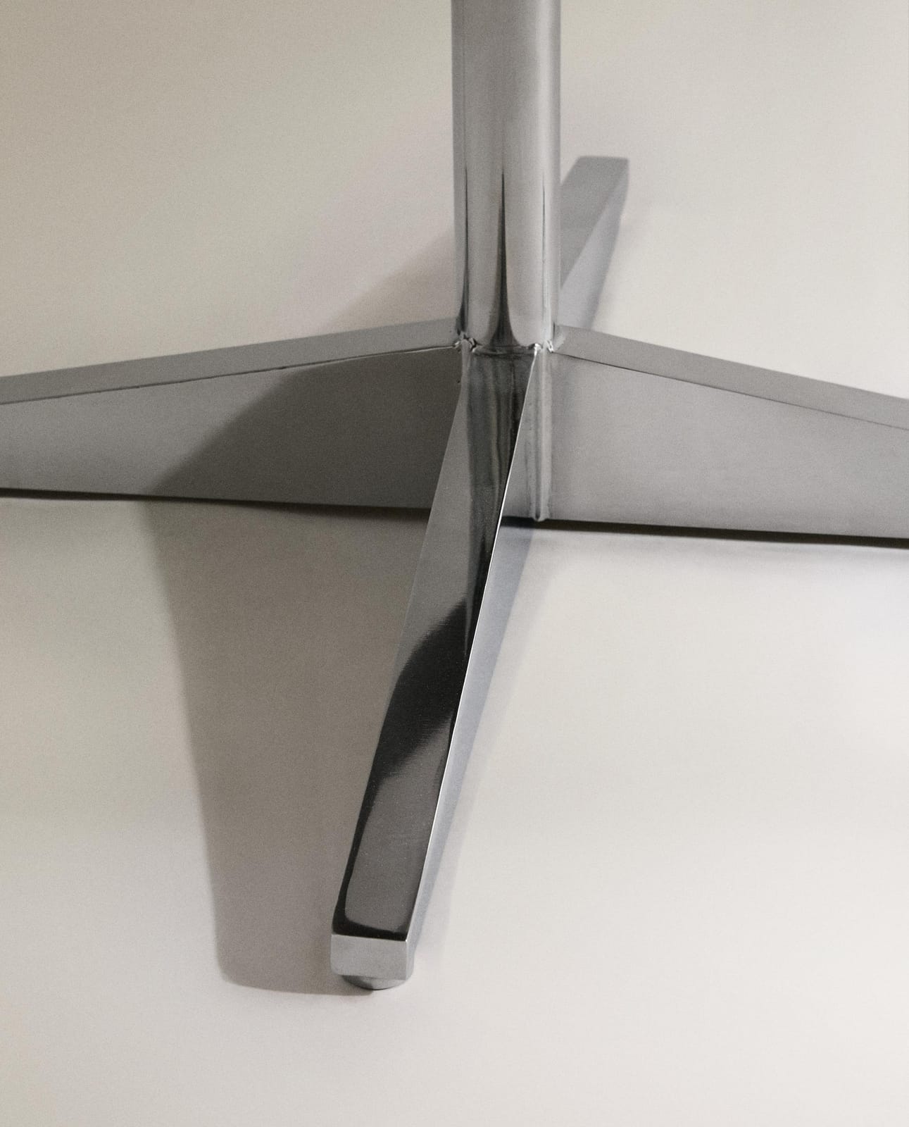 ZARA HOME Кресло из нержавеющей стали и кожи ракурс 8
