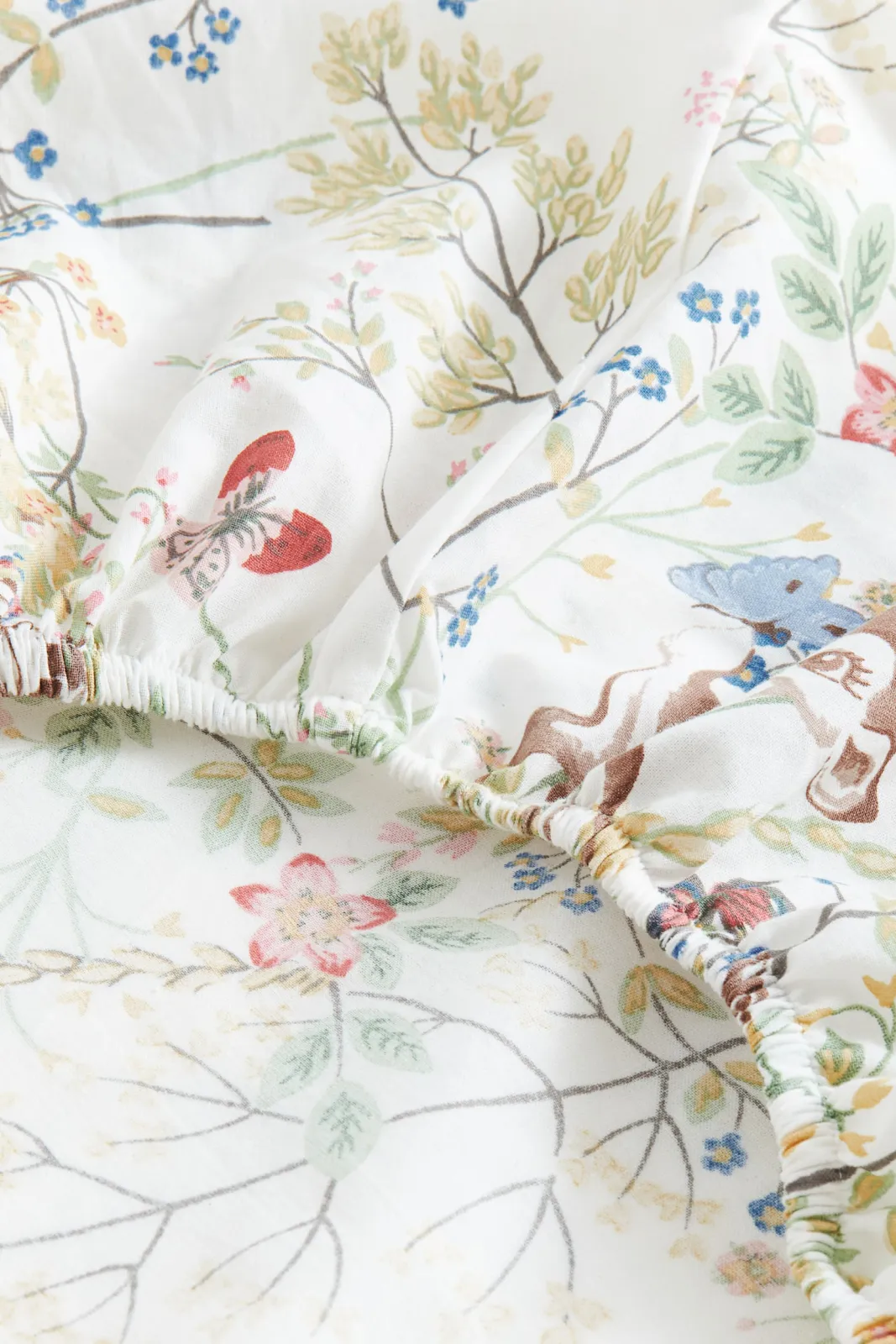 Простыня из хлопка H&M - с персонажами из Бэмби (Bambi Disney), размер 90х200 см, цвет белый - 1256758001 ракурс 3