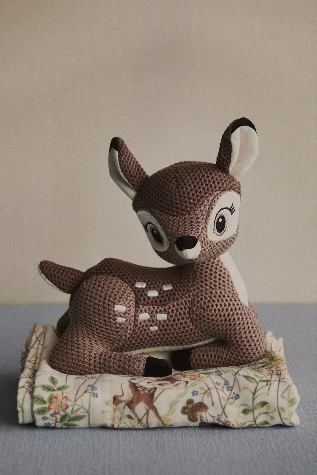 Детская вязаная погремушка H&M - Бэмби (Bambi Disney), размер 17х11х16 см - 1250219001