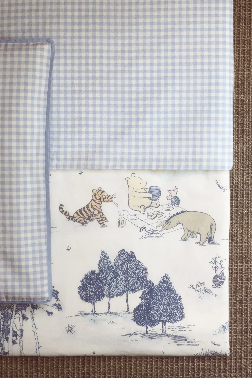 Комплект детского постельного белья H&M - с персонажами из Винни-Пуха (Winnie the Pooh Disney), цвет светло-голубой - 1328407002 ракурс 2