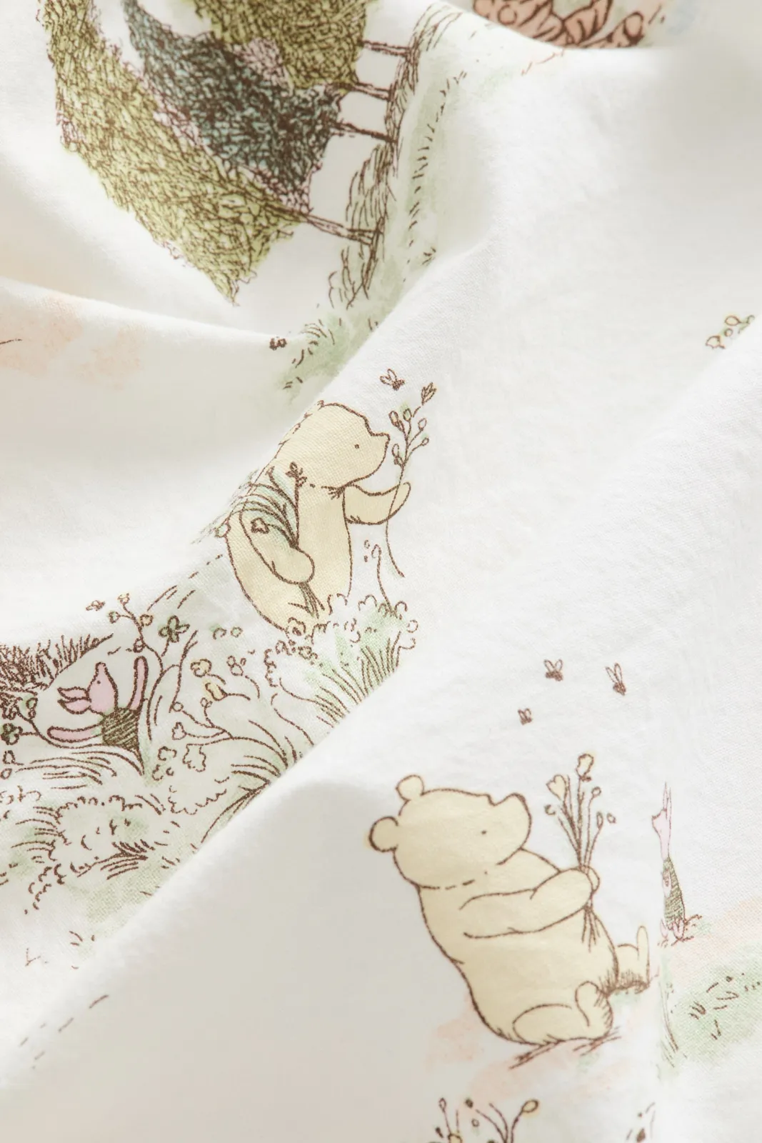 Хлопковая скатерть H&M - с персонажами из Винни-Пуха (Winnie the Pooh Disney), размер 150х240 см, цвет светло-зеленый - 1328362001 ракурс 4