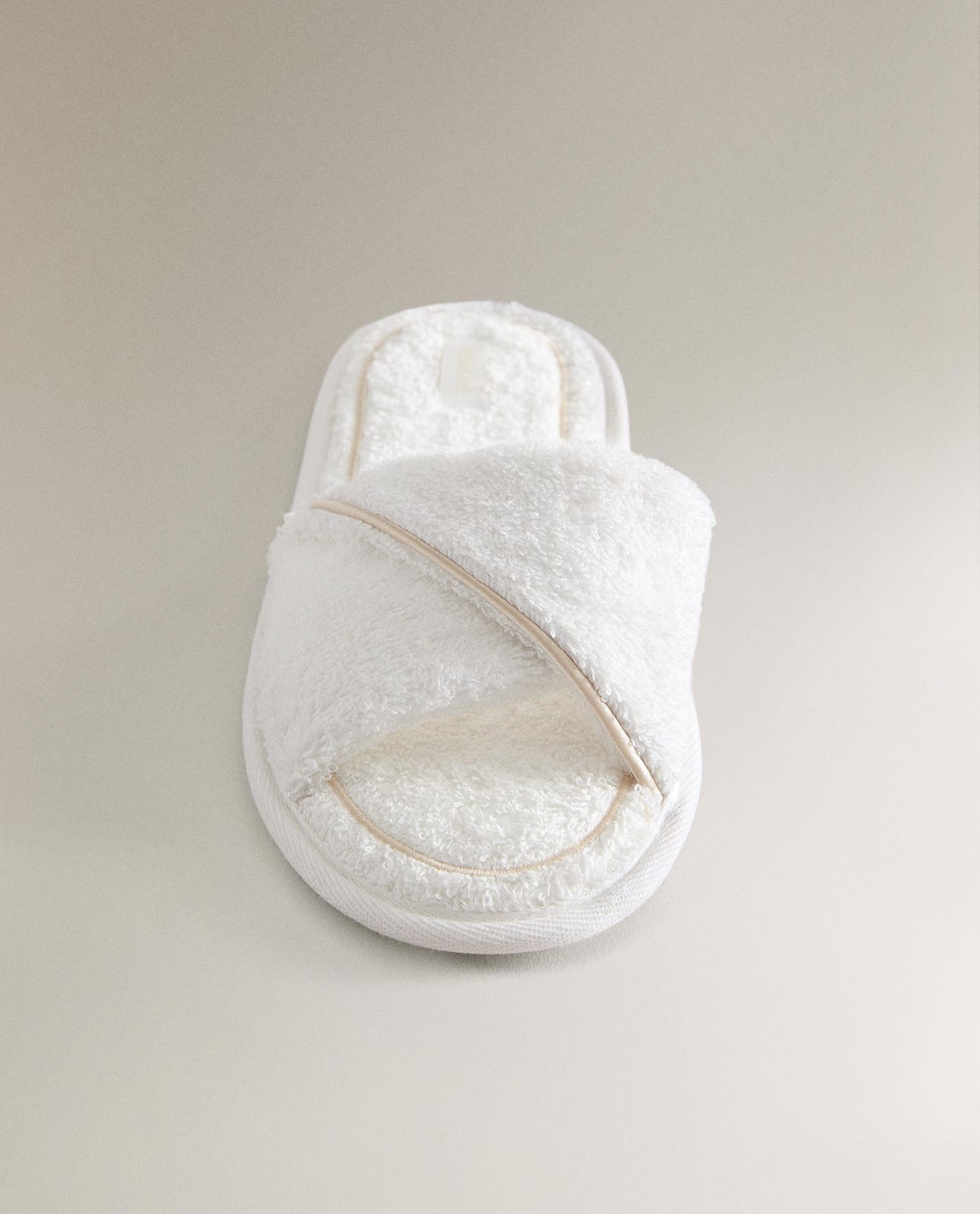 ZARA HOME ТАПОЧКИ ИЗ МАХРОВОЙ ТКАНИ С КОНТРАСТНОЙ ОТДЕЛКОЙ ракурс 2
