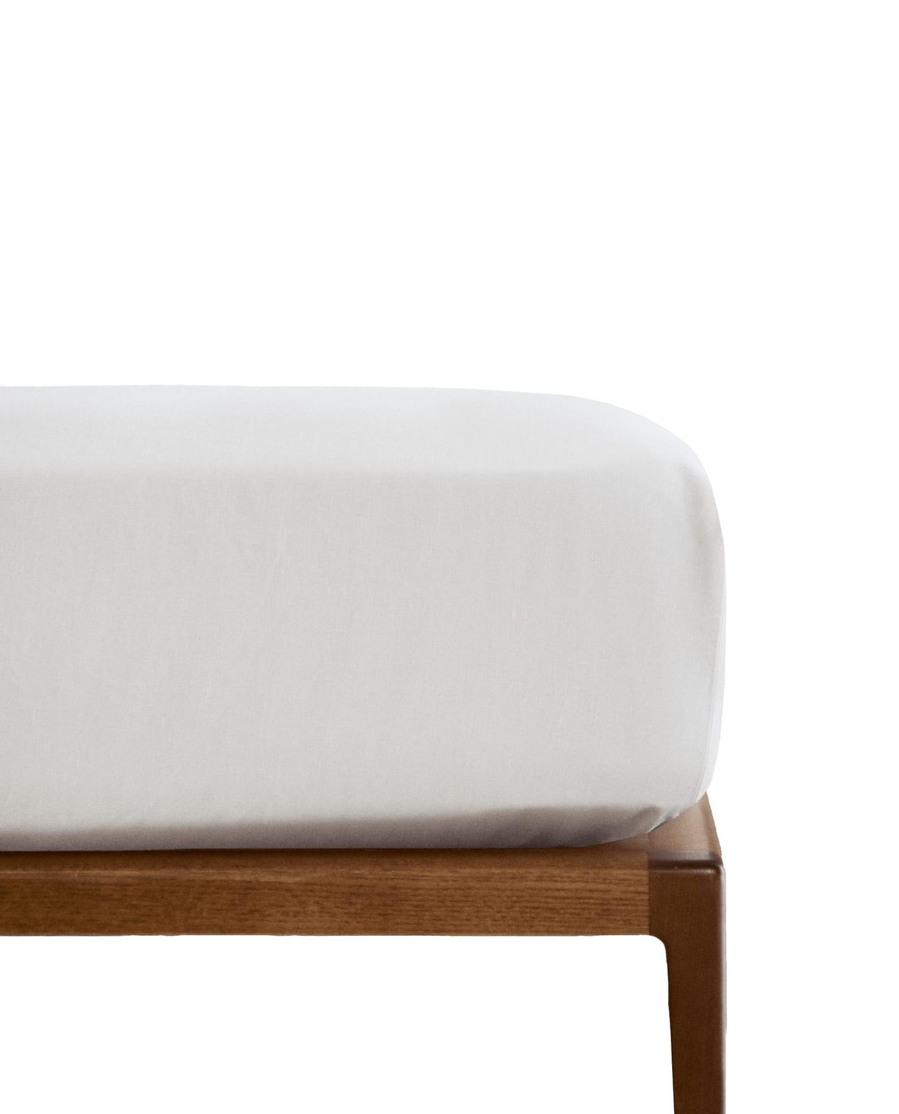 ZARA HOME ПРОСТЫНЯ НА РЕЗИНКЕ ИЗ ЛЬНА С МЕРЕЖКОЙ ракурс 5