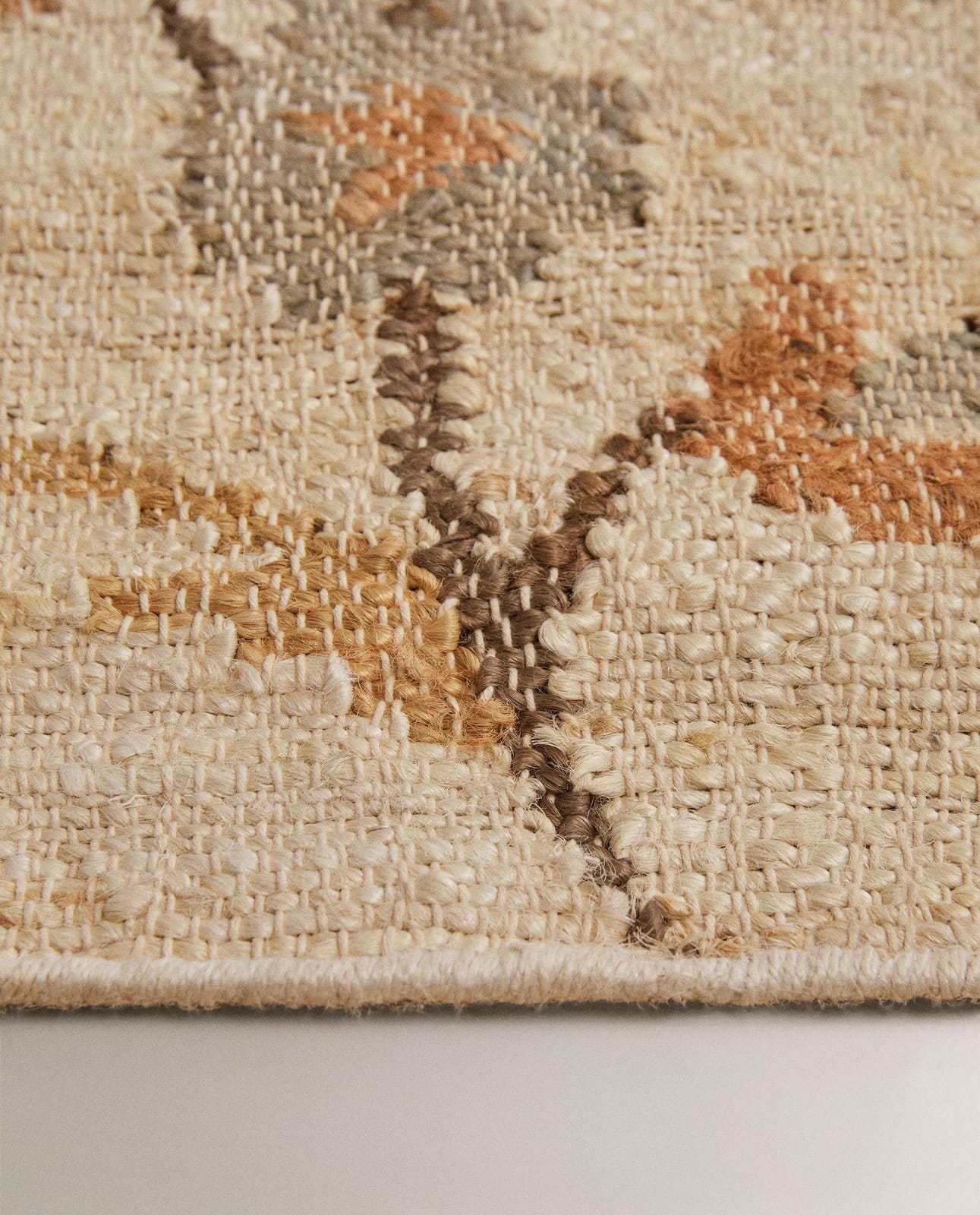 ZARA HOME DYWAN Z JUTY W KWIATY ракурс 4