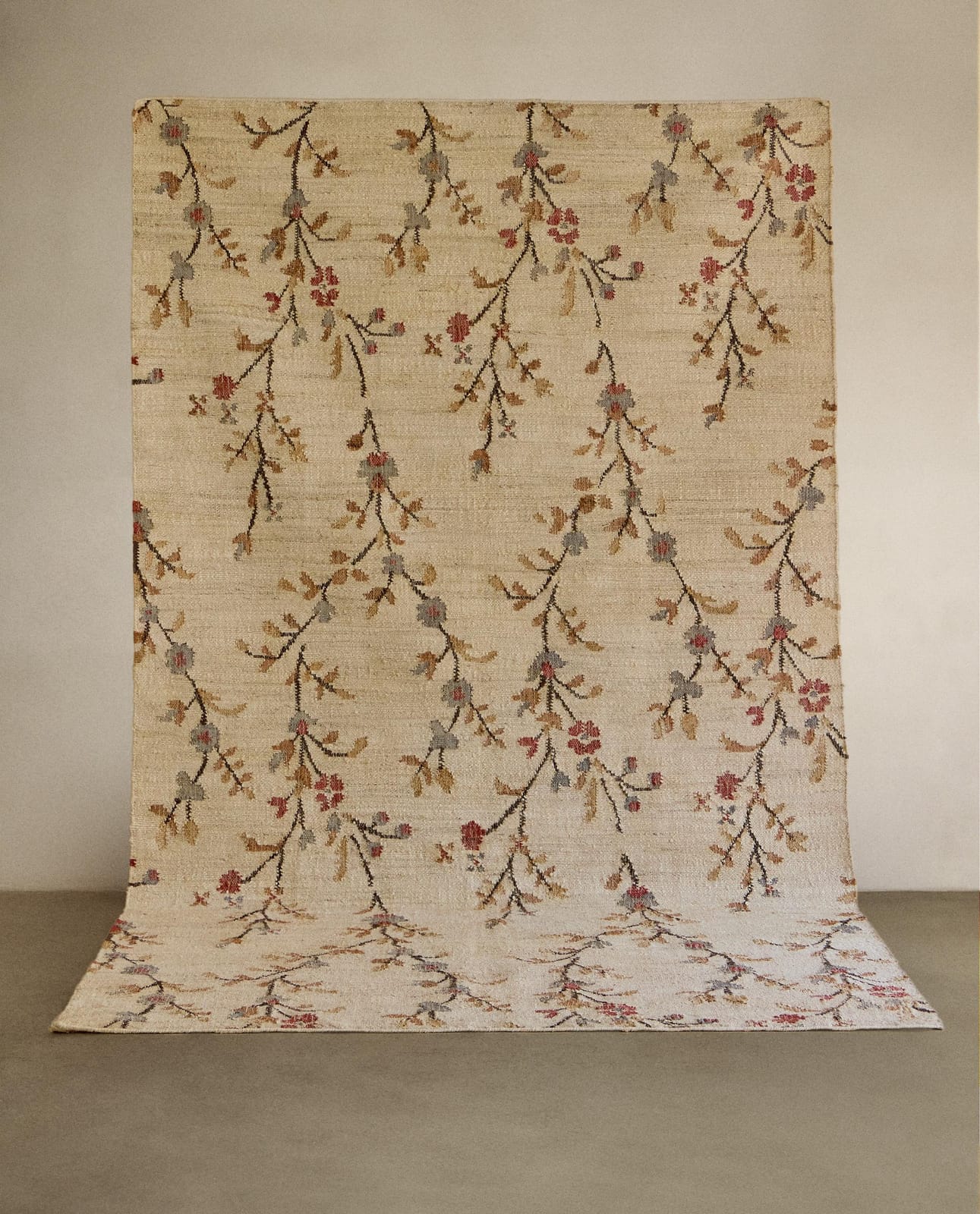 ZARA HOME DYWAN Z JUTY W KWIATY ракурс 8
