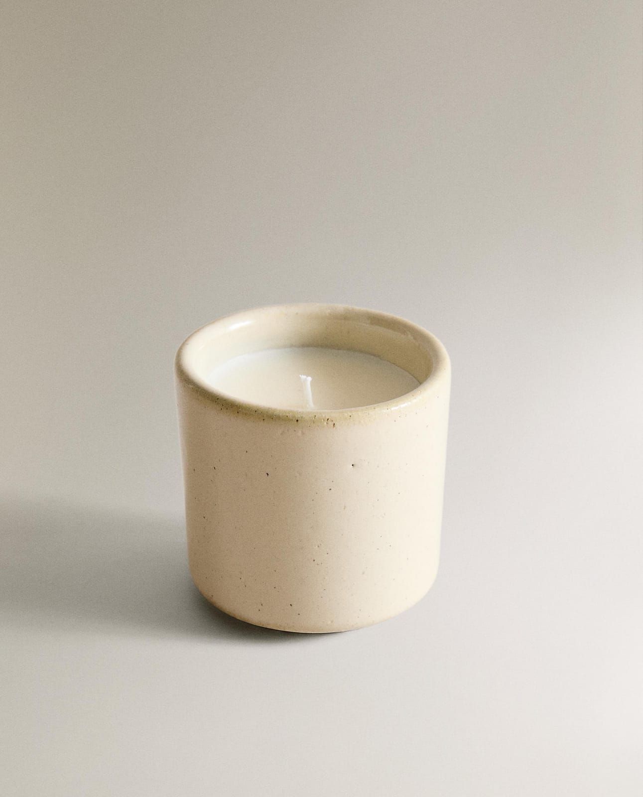 ZARA HOME (125 Г) АРОМАТИЧЕСКАЯ СВЕЧА SALTY BUTTER CROISSANT ракурс 3