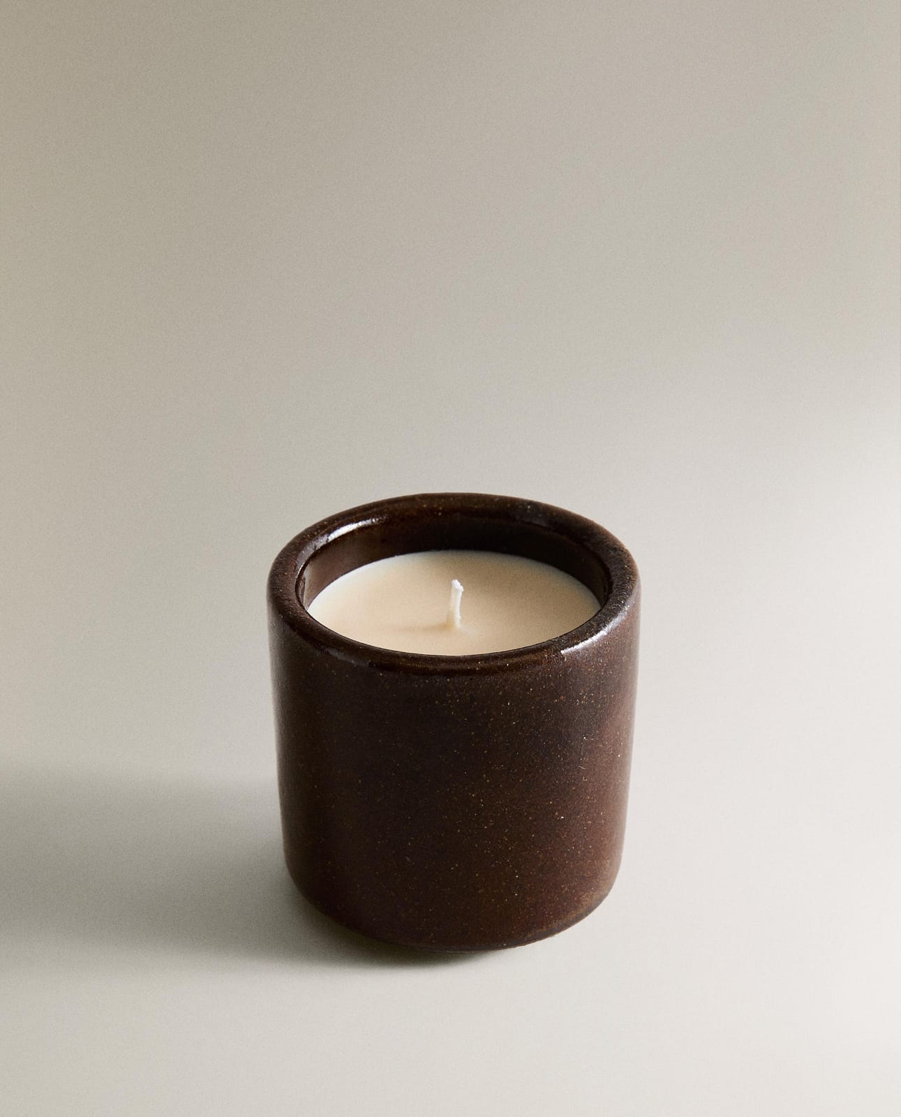 ZARA HOME (125 Г) АРОМАТИЧЕСКАЯ СВЕЧА COFFEE CREAM ракурс 6