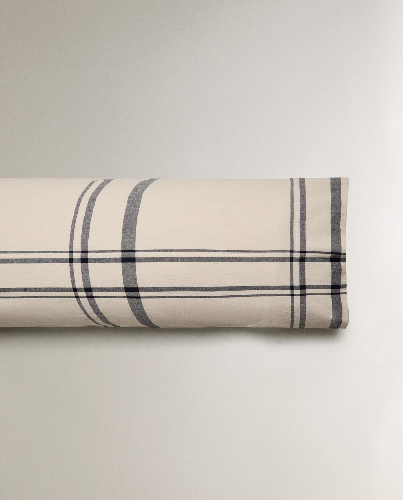 ZARA HOME ДВУСТОРОННЯЯ НАВОЛОЧКА НА ПОДУШКУ В КЛЕТКУ ракурс 7