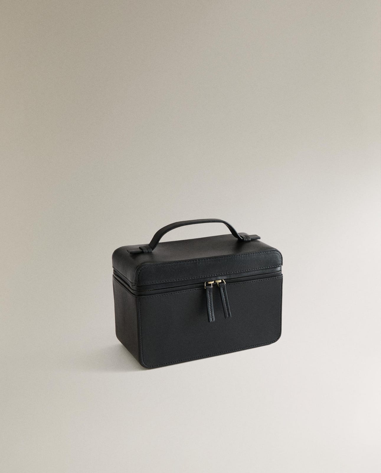 ZARA HOME КОЖАНАЯ КОСМЕТИЧКА ТИПА ЧЕМОДАНЧИК ракурс 7