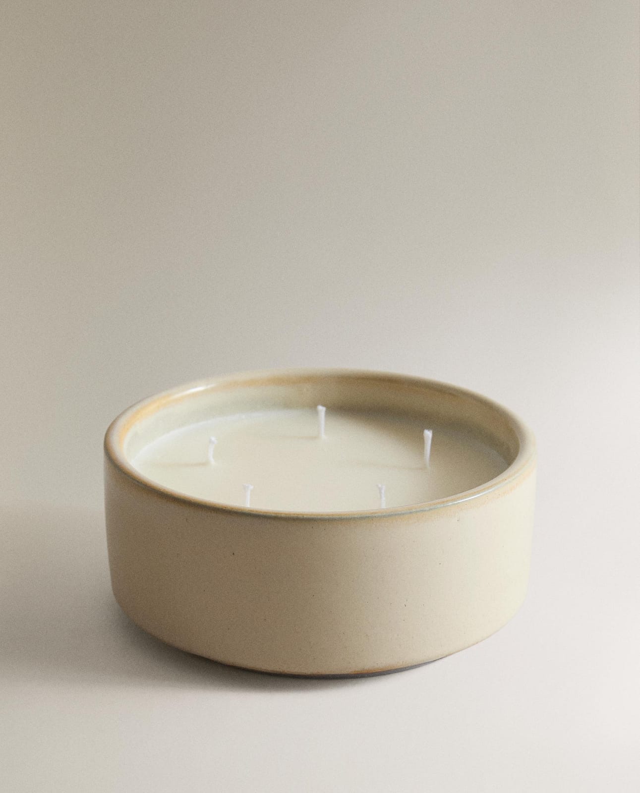 ZARA HOME (700 г) Ароматическая свеча SALTY BUTTER CROISSANT ракурс 5