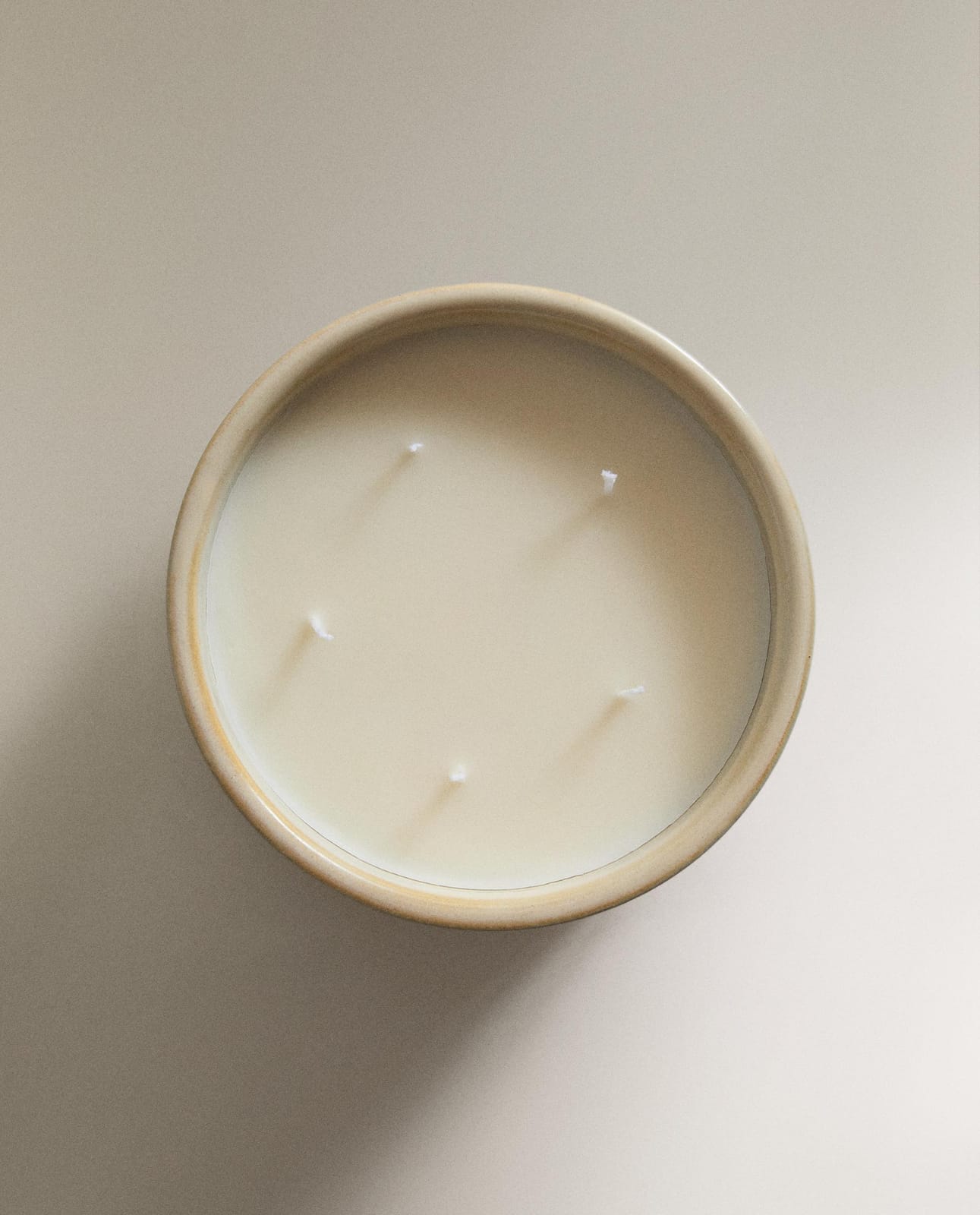 ZARA HOME (700 г) Ароматическая свеча SALTY BUTTER CROISSANT ракурс 3