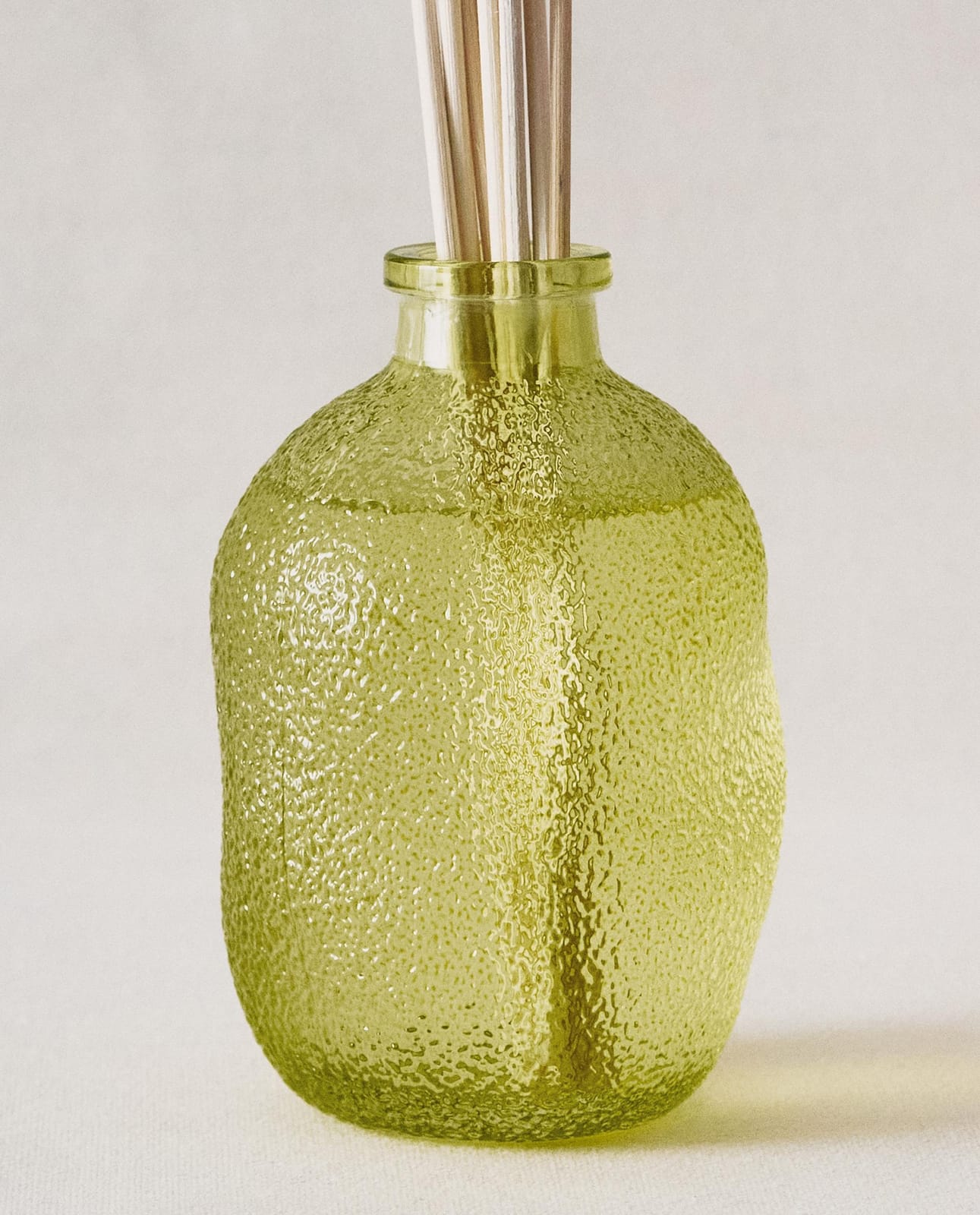 ZARA HOME (435 ML) АРОМАТИЧЕСКИЕ ПАЛОЧКИ LIME & PEPPERMINT ракурс 6