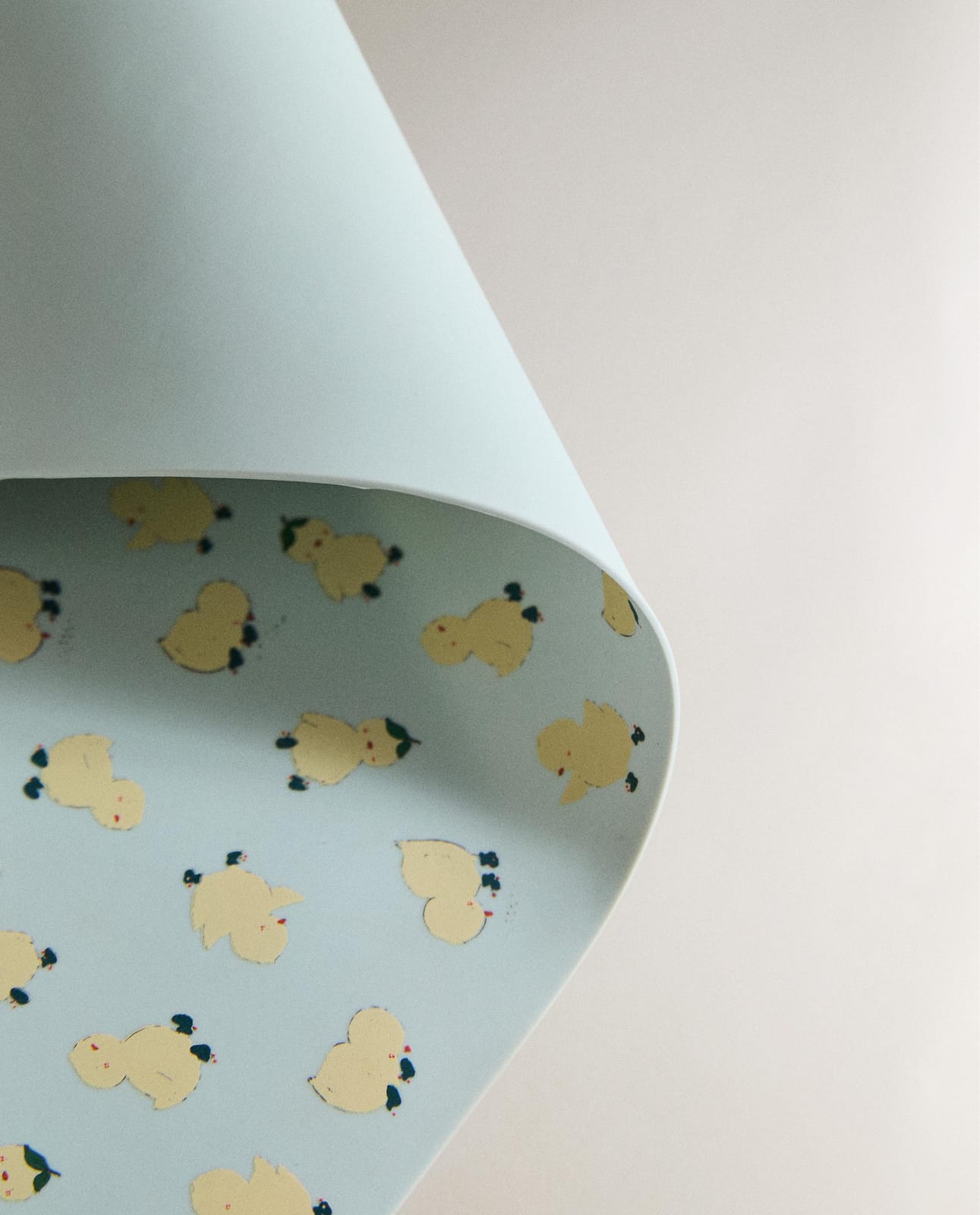 ZARA HOME ДЕТСКАЯ СИЛИКОНОВАЯ ПОДСТАВКА С ЦЫПЛЯТАМИ ракурс 3