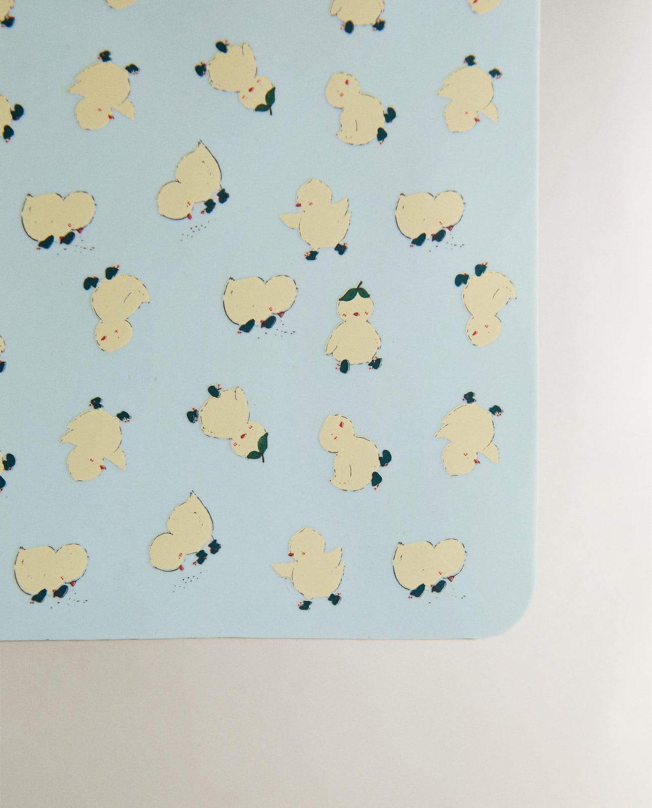 ZARA HOME ДЕТСКАЯ СИЛИКОНОВАЯ ПОДСТАВКА С ЦЫПЛЯТАМИ ракурс 4