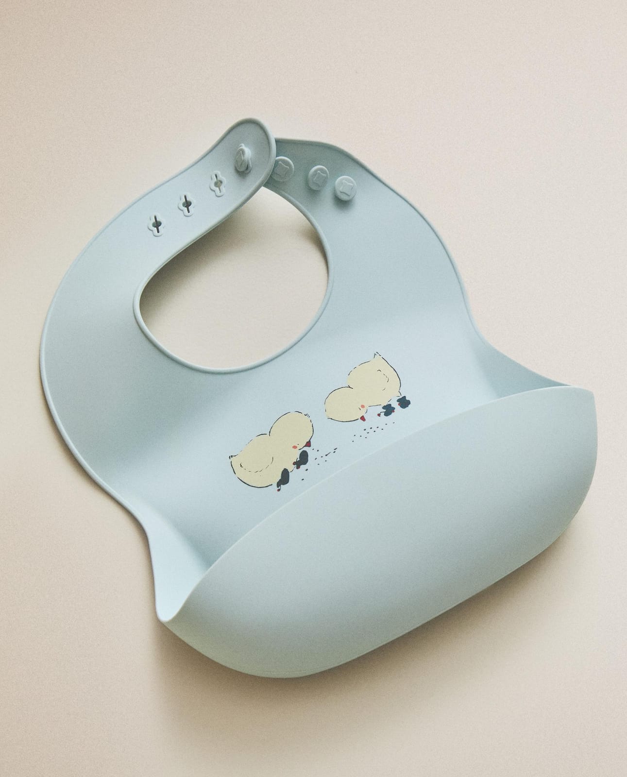 ZARA HOME СИЛИКОНОВЫЙ ДЕТСКИЙ НАГРУДНИК С ЦЫПЛЯТАМИ ракурс 6