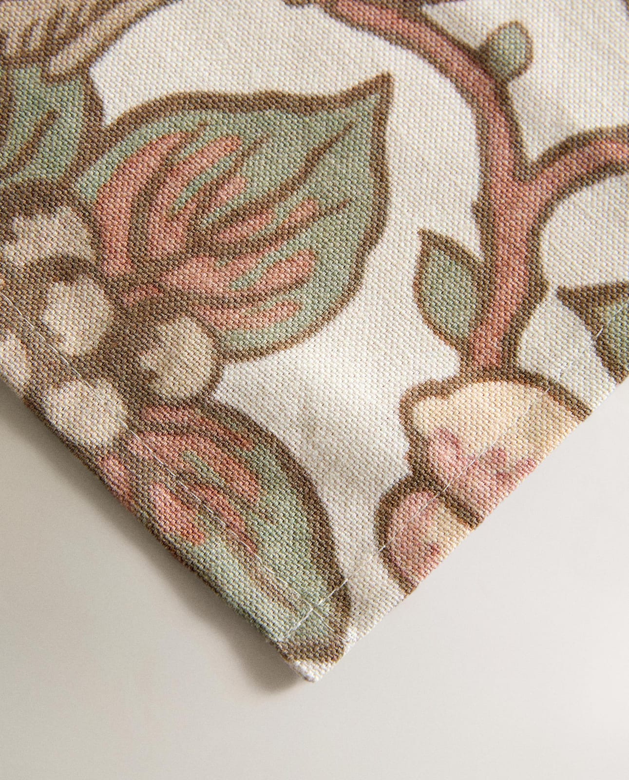 ZARA HOME НАБОР САЛФЕТОК С ЦВЕТАМИ И ПТИЦАМИ (КОМПЛЕКТ 2 ШТ.) ракурс 3