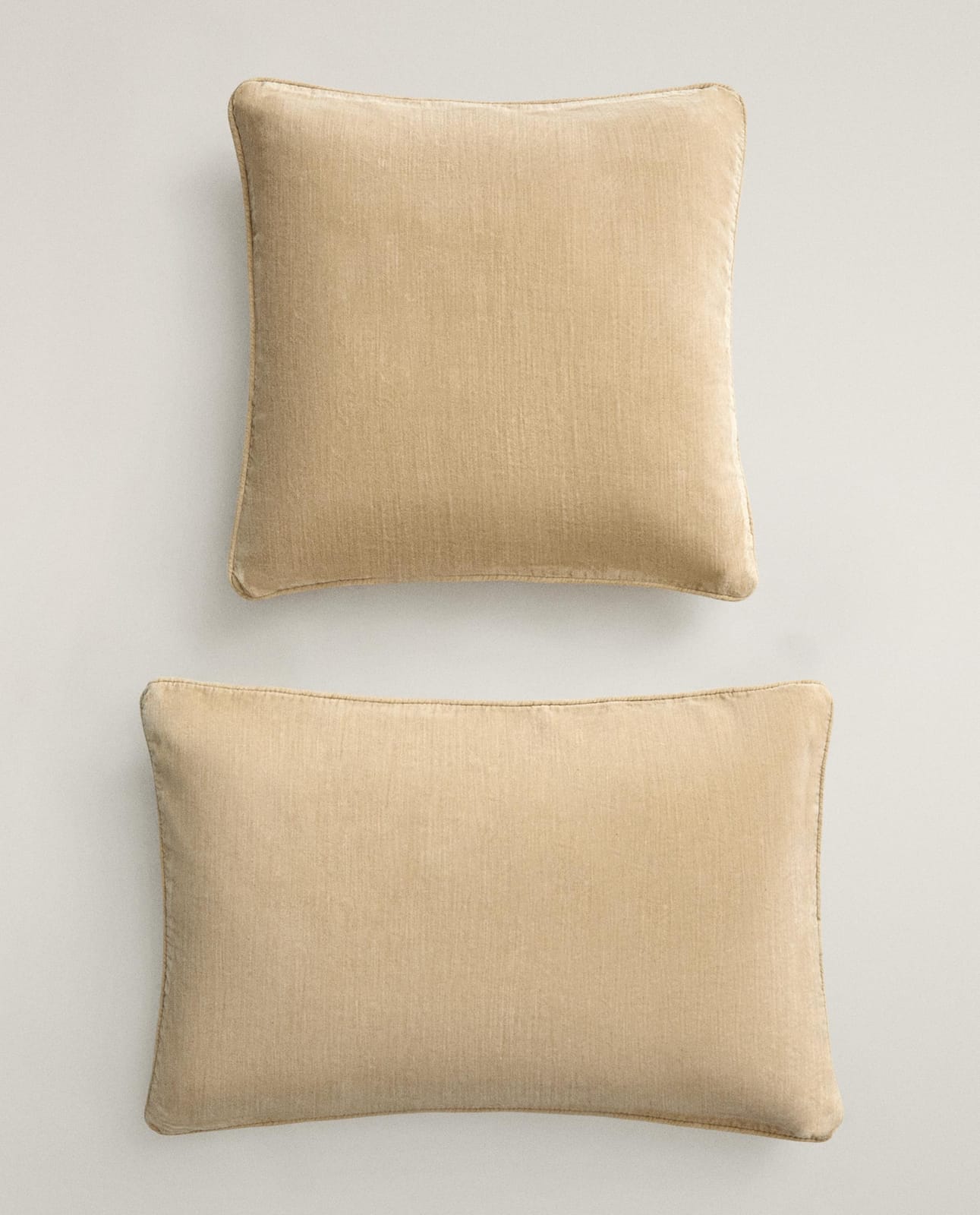 Наволочка декоративная ZARA HOME БАРХАТНАЯ НАВОЛОЧКА НА ПОДУШКУ WANILIOWY 40 x 60 cm
