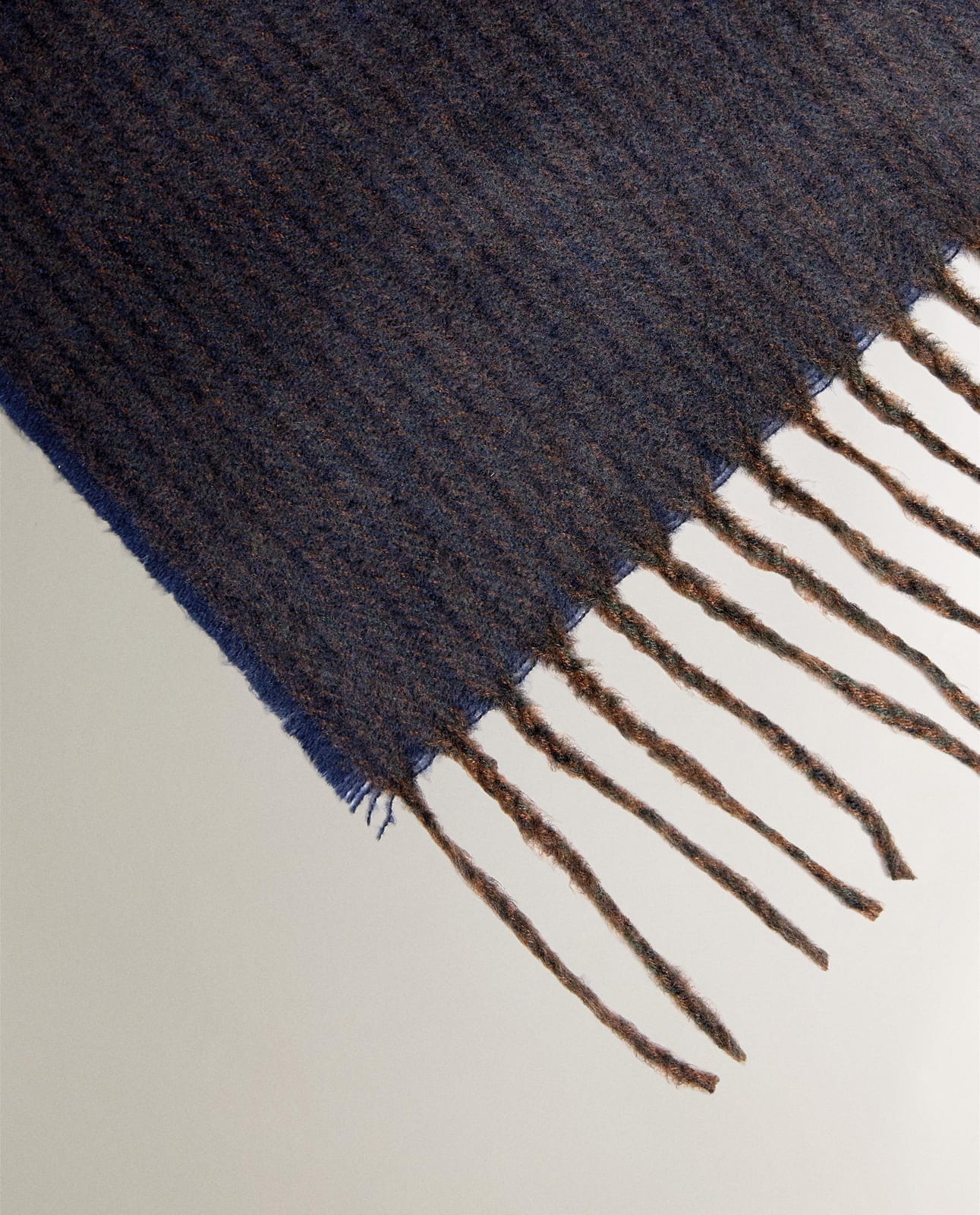 ZARA HOME ПЛЕД В ПОЛОСКУ С БАХРОМОЙ ракурс 6