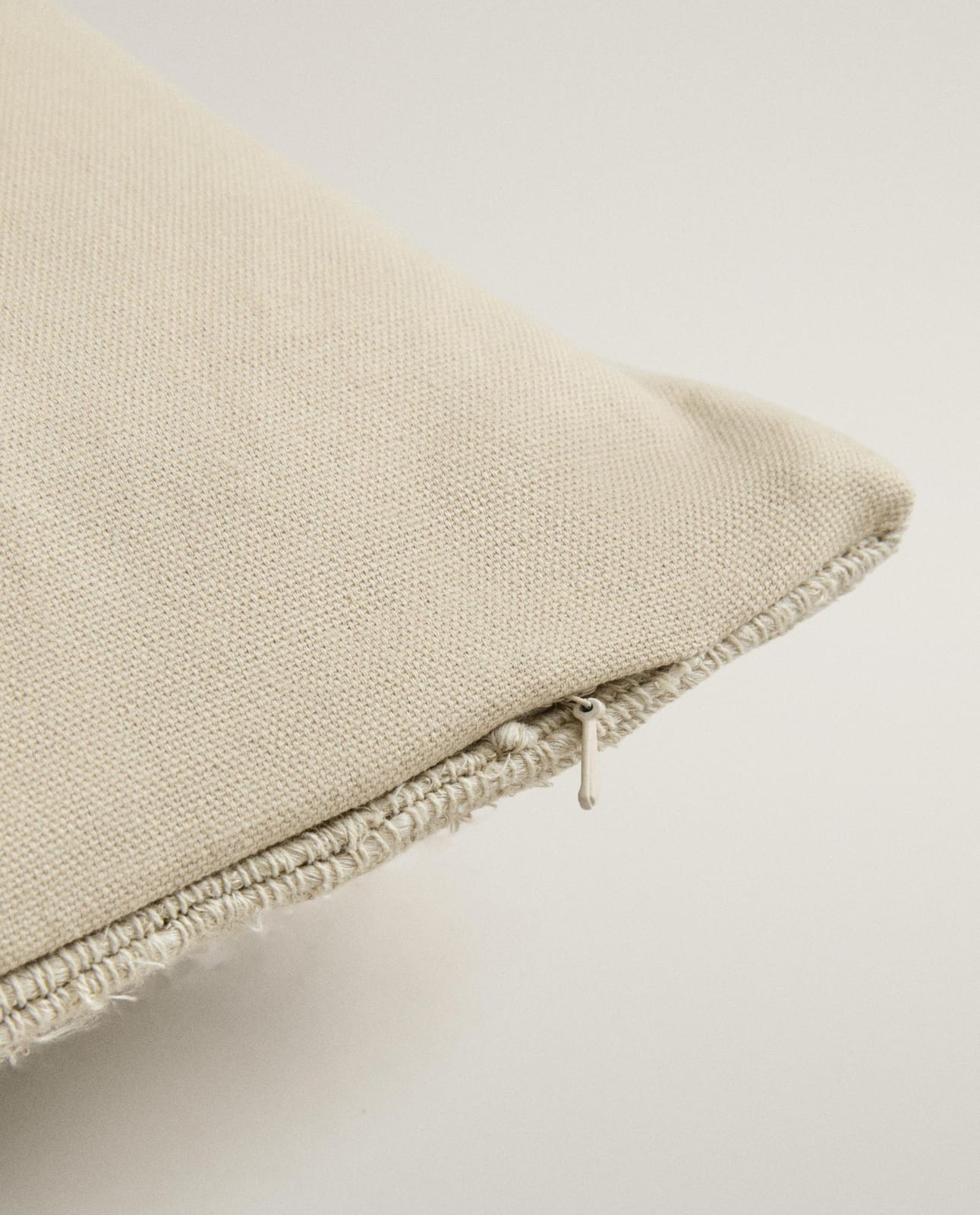 ZARA HOME ПЛЕТЕНАЯ НАВОЛОЧКА НА ПОДУШКУ ракурс 4