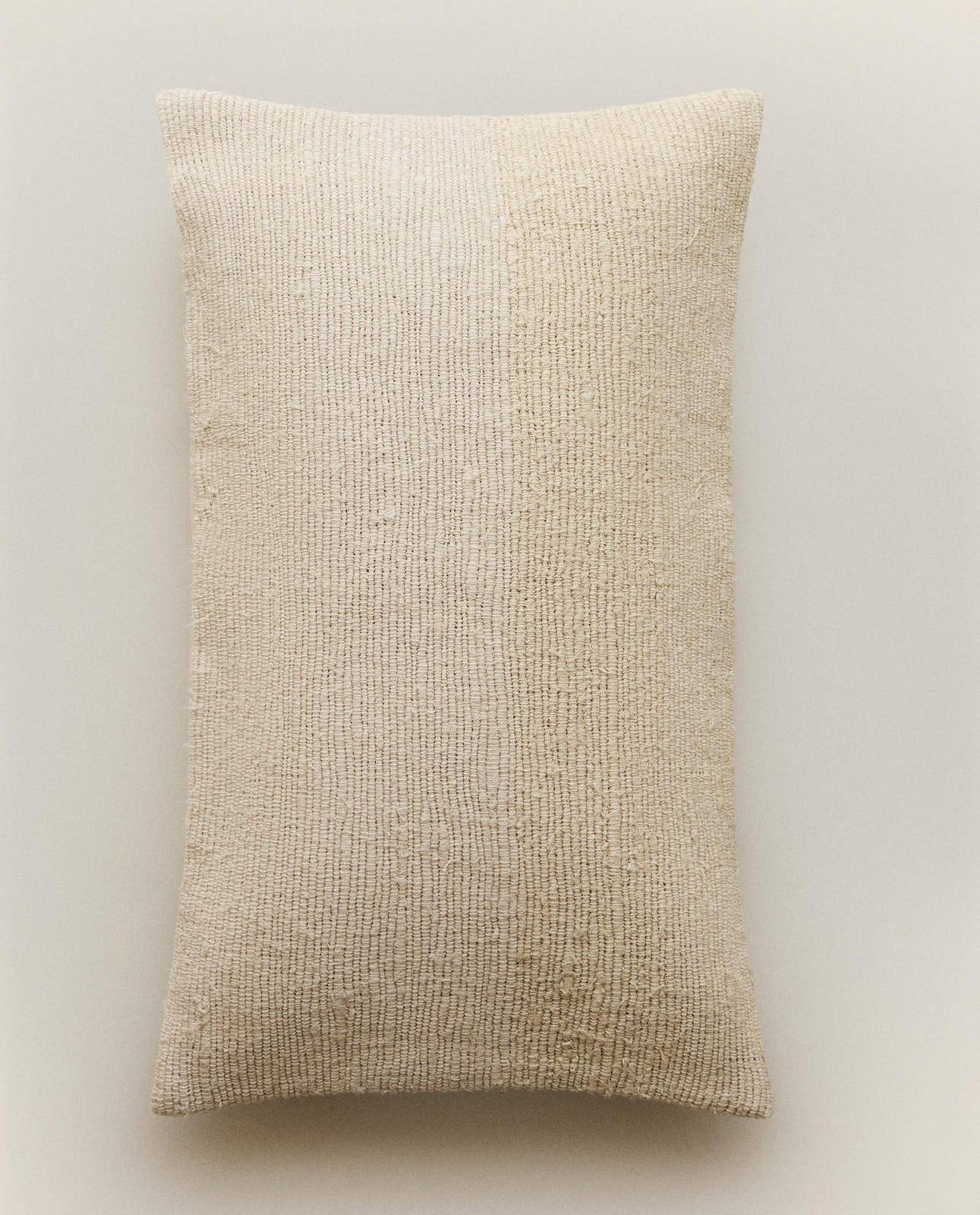 ZARA HOME ПЛЕТЕНАЯ НАВОЛОЧКА НА ПОДУШКУ ракурс 2
