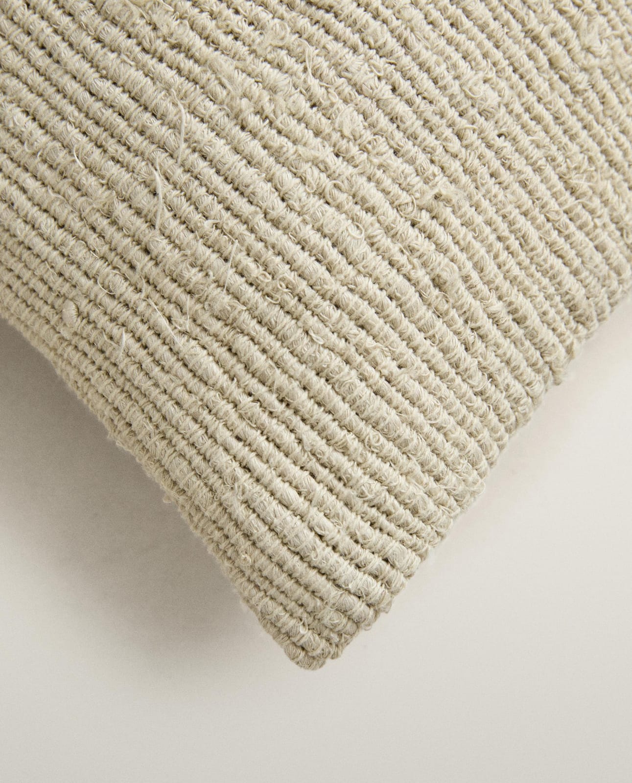 ZARA HOME ПЛЕТЕНАЯ НАВОЛОЧКА НА ПОДУШКУ ракурс 6