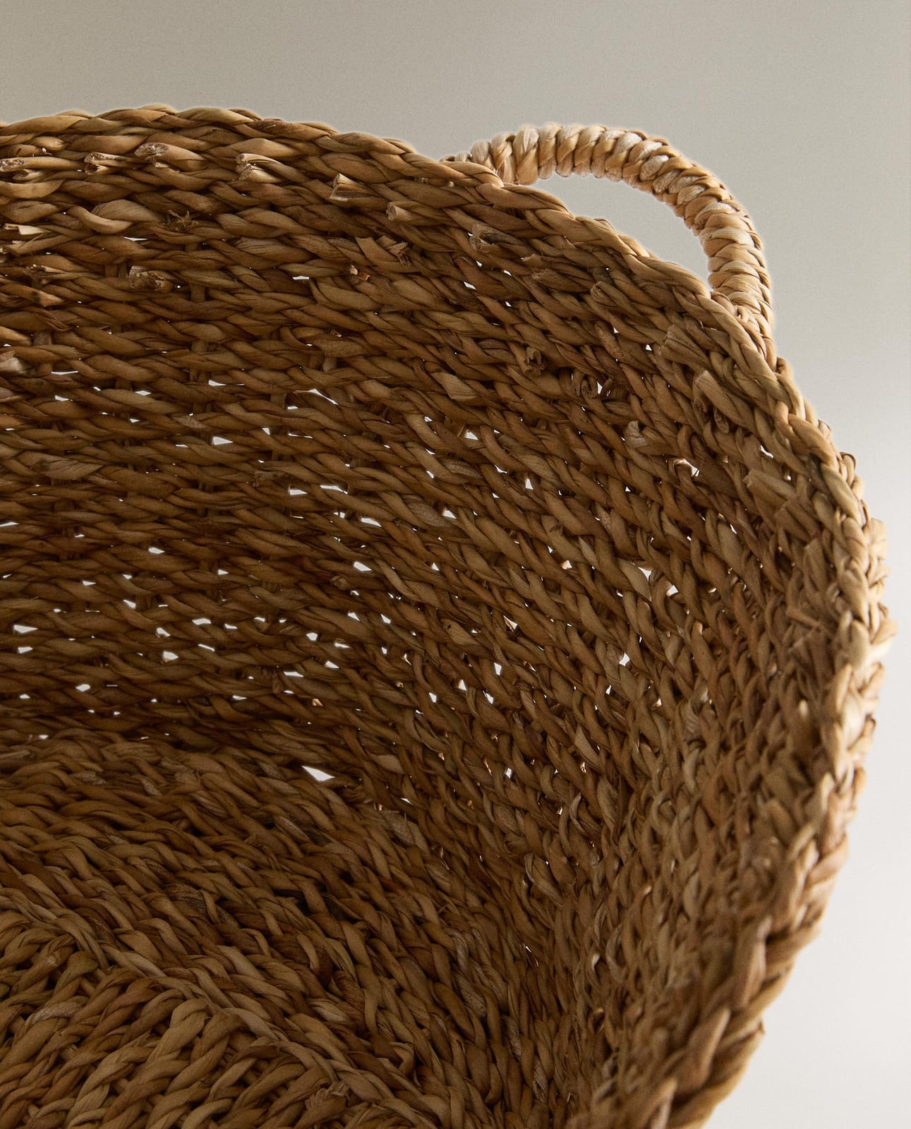 ZARA HOME ЛЕЖАНКА ДЛЯ ЖИВОТНЫХ ИЗ МОРСКОЙ ТРАВЫ ракурс 7