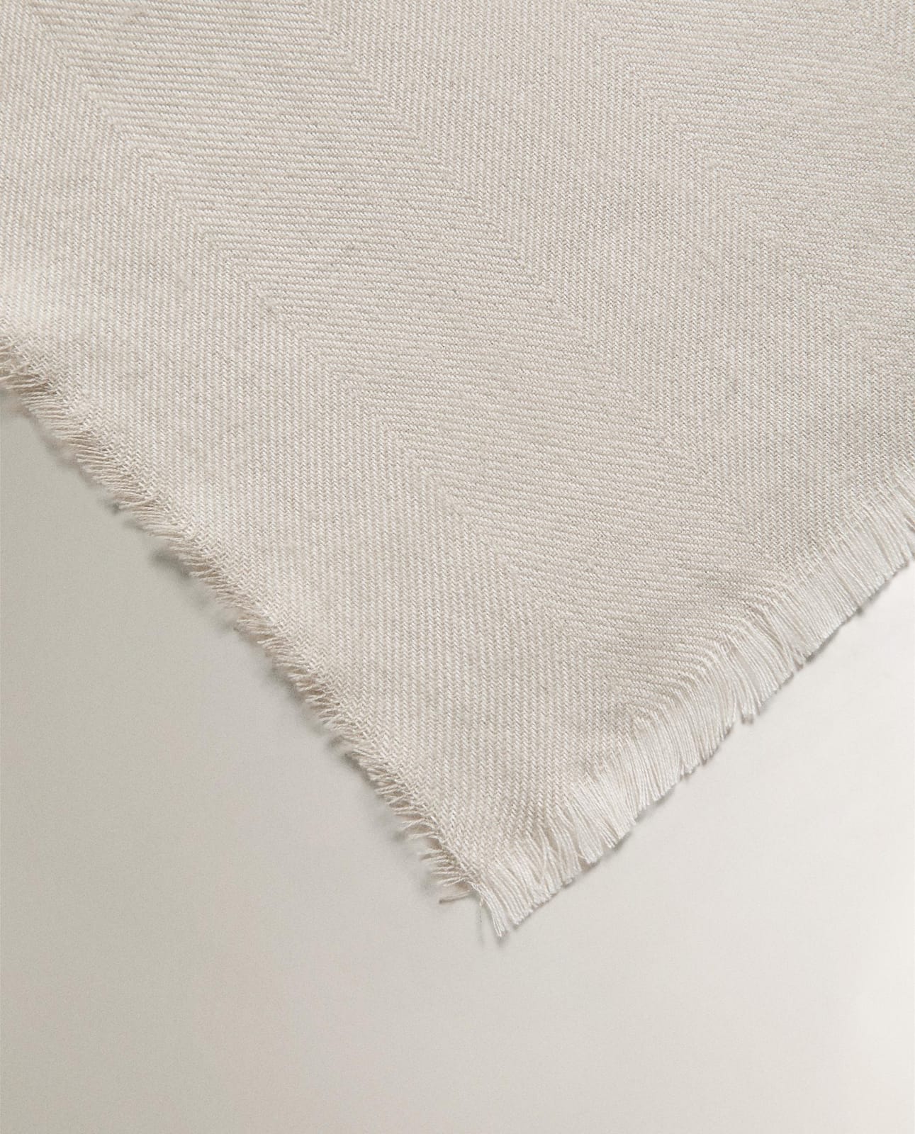 ZARA HOME ЛЁГКИЙ ПЛЕД С БАХРОМОЙ ракурс 4