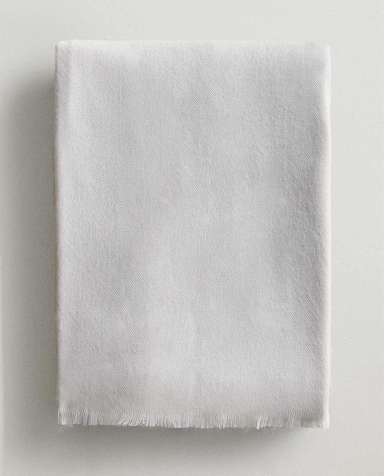 ZARA HOME ЛЁГКИЙ ПЛЕД С БАХРОМОЙ ракурс 6