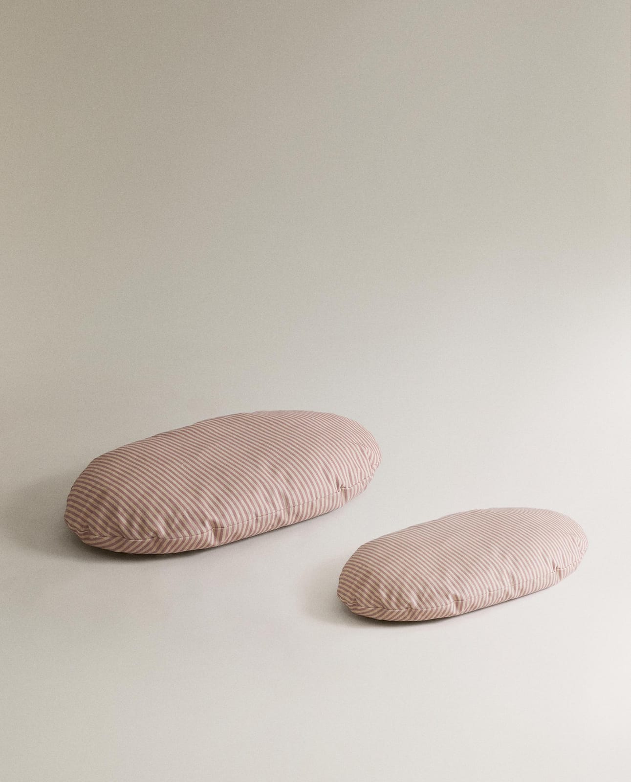 Лежак для животных ZARA HOME ПОДУШКА ДЛЯ ЛЕЖАНКИ ДЛЯ ЖИВОТНЫХ В ПОЛОСКУ RÓŻOWY 70 x 45 cm