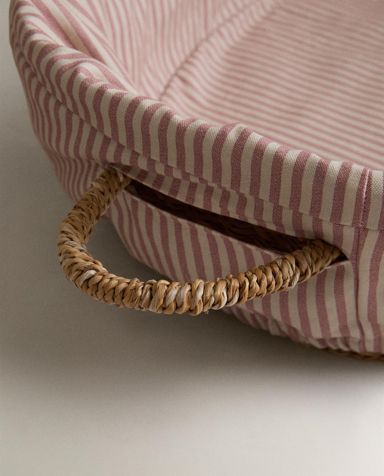 ZARA HOME ЧЕХОЛ ДЛЯ ЛЕЖАНКИ В ПОЛОСКУ ракурс 4