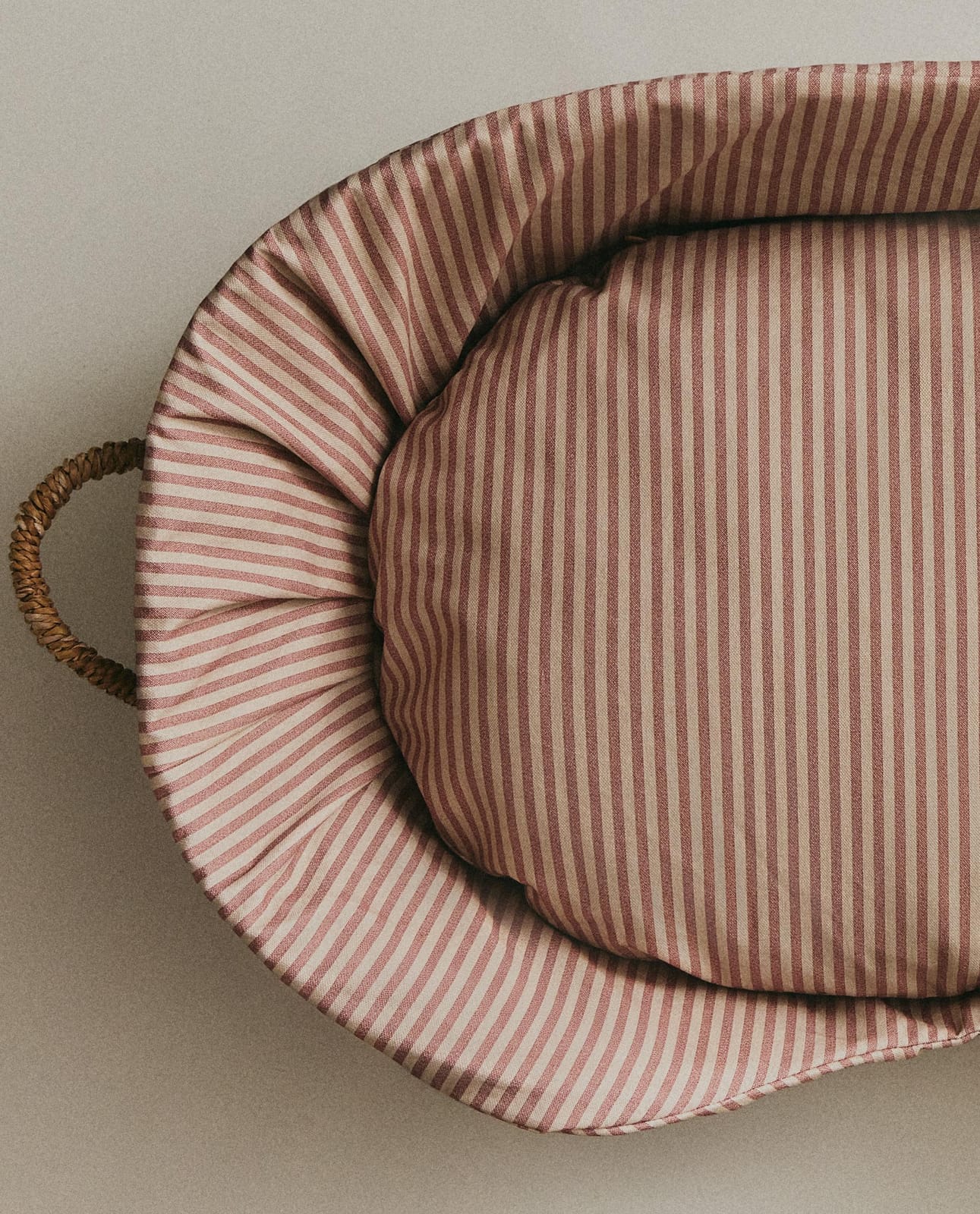 ZARA HOME ЧЕХОЛ ДЛЯ ЛЕЖАНКИ В ПОЛОСКУ ракурс 2