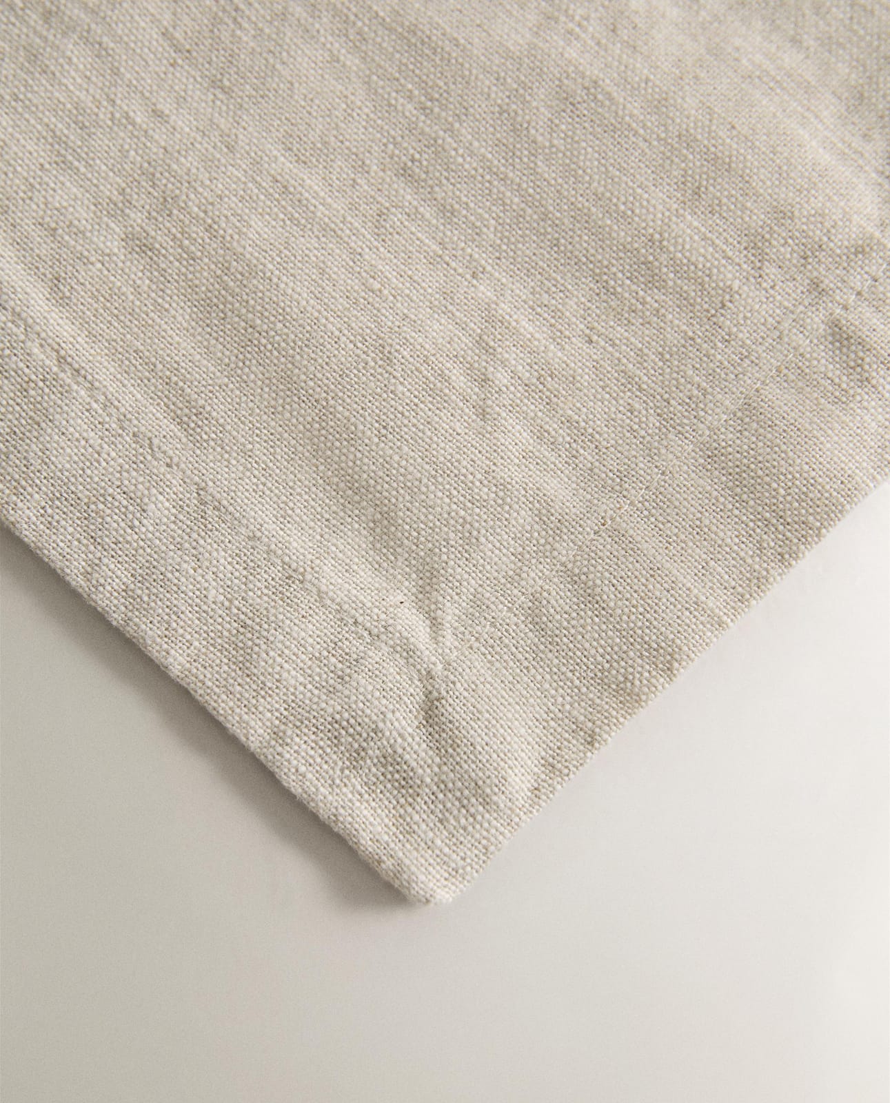ZARA HOME НАБОР САЛФЕТОК ИЗ ЛЬНА С ЭФФЕКТОМ СТИРКИ ракурс 4