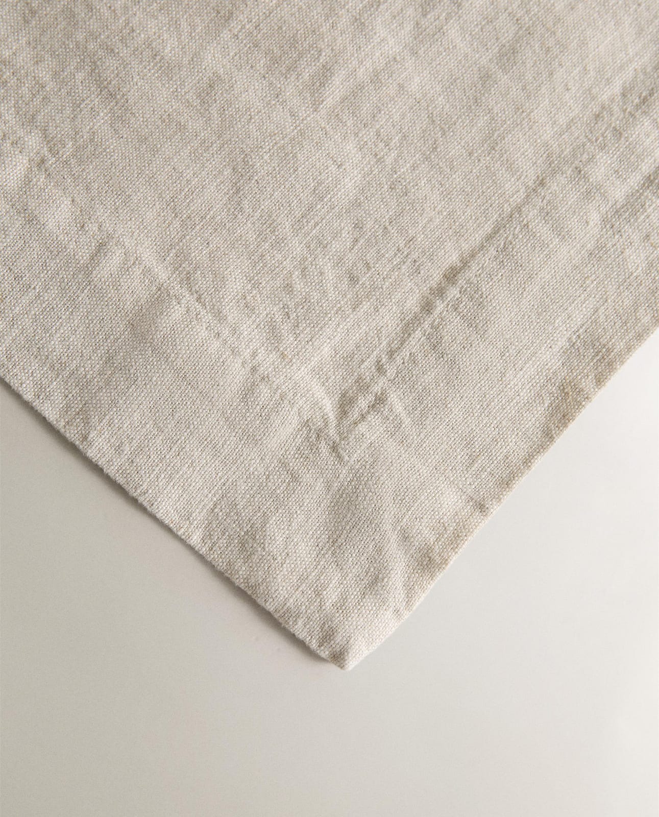 ZARA HOME СКАТЕРТЬ ИЗ ЛЬНА С ЭФФЕКТОМ ВЫЦВЕТАНИЯ ракурс 3