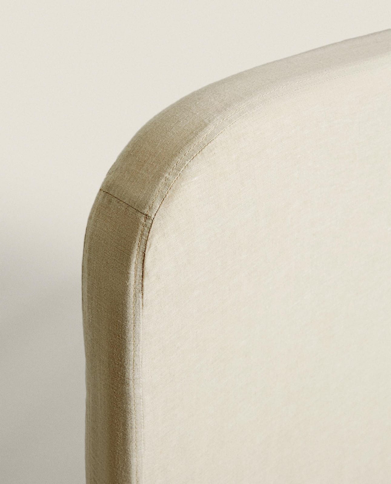 ZARA HOME ЗАКРУГЛЕННОЕ ИЗГОЛОВЬЕ С ЧЕХЛОМ ИЗ ЛЬНА ракурс 6