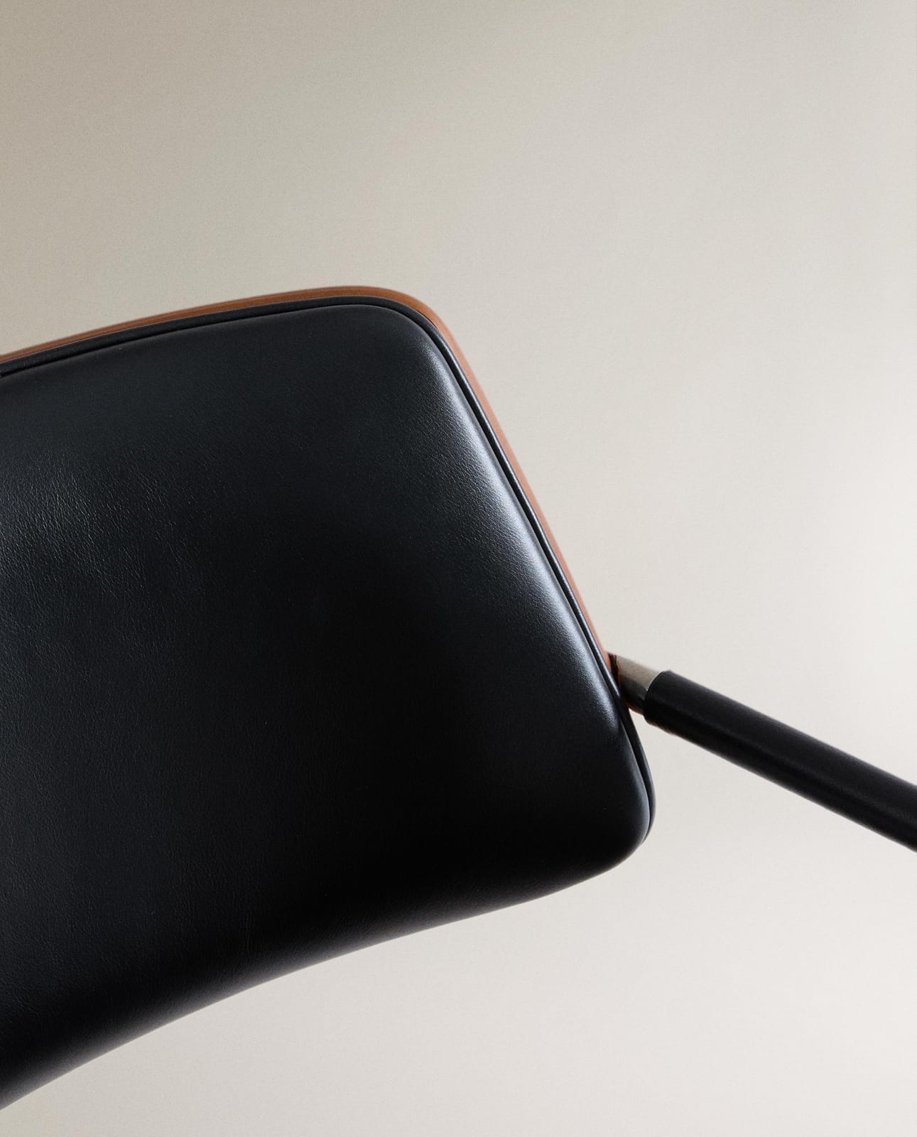 ZARA HOME КОЖАНОЕ ОФИСНОЕ КРЕСЛО ракурс 3