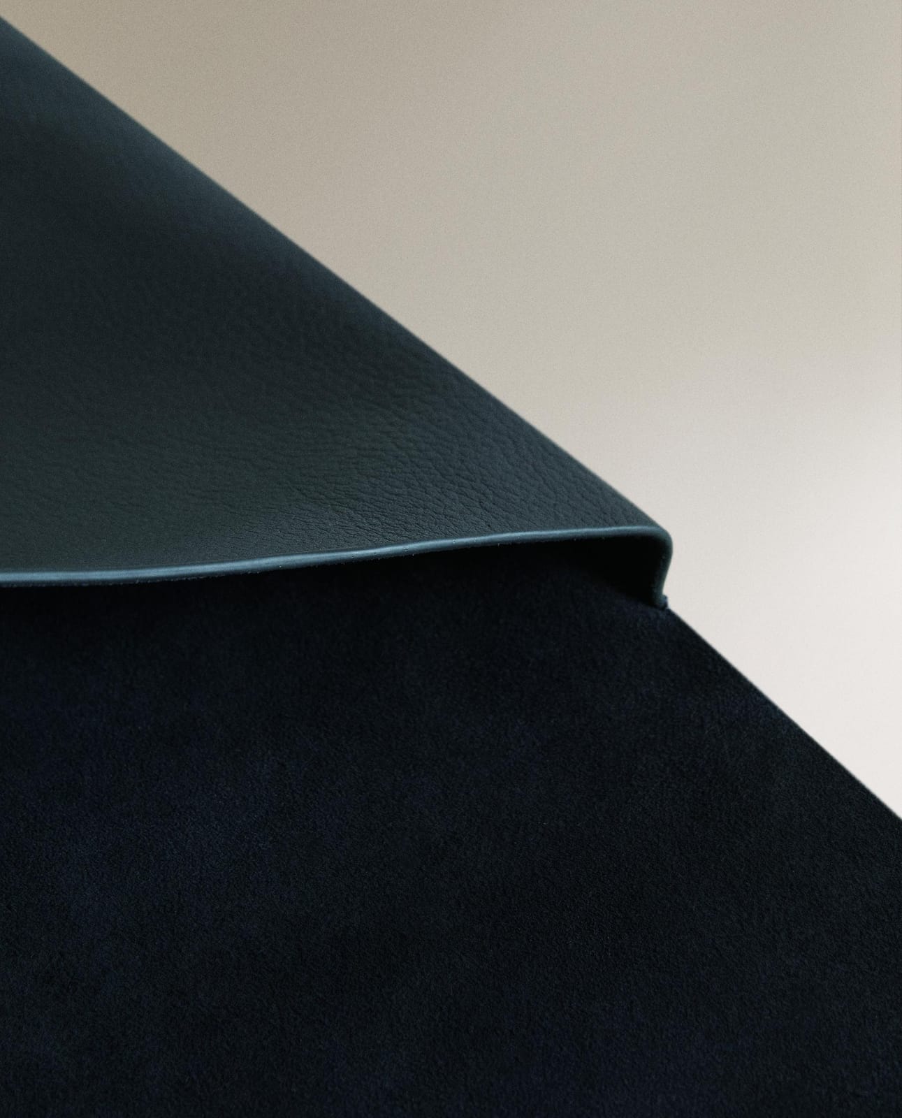 ZARA HOME NIEBIESKA кожаный конверт с пуговицей ракурс 3
