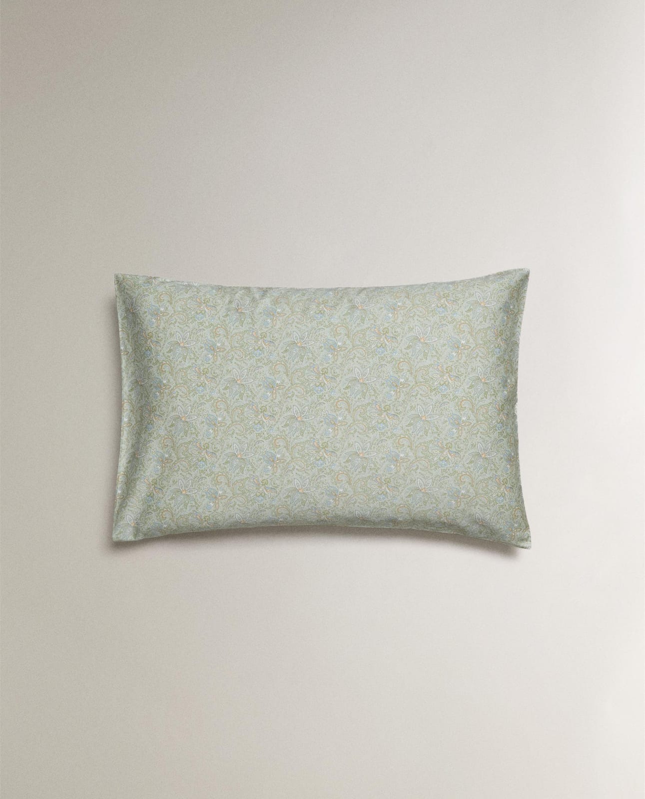 ZARA HOME Наволочка на подушку из сатина в узор PAISLEY ракурс 3