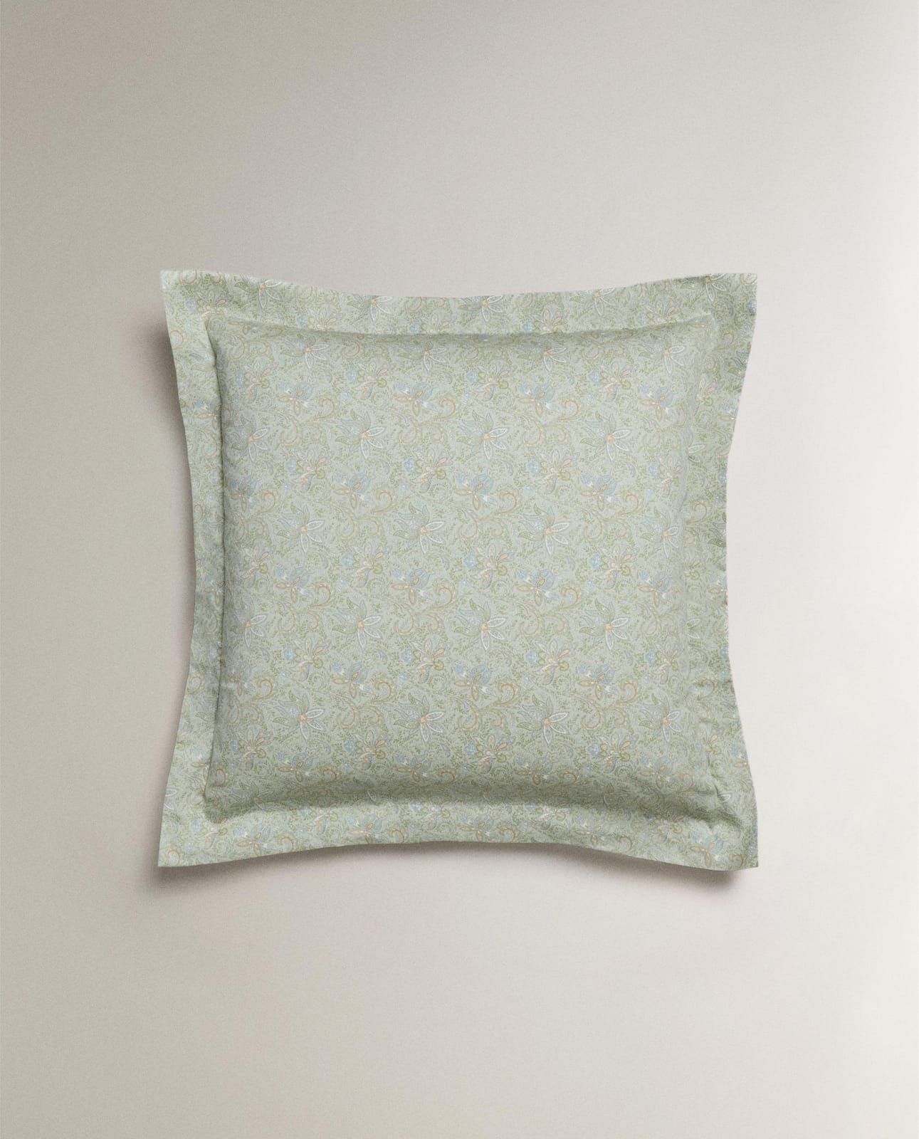 ZARA HOME Наволочка на подушку из сатина в узор PAISLEY ракурс 2