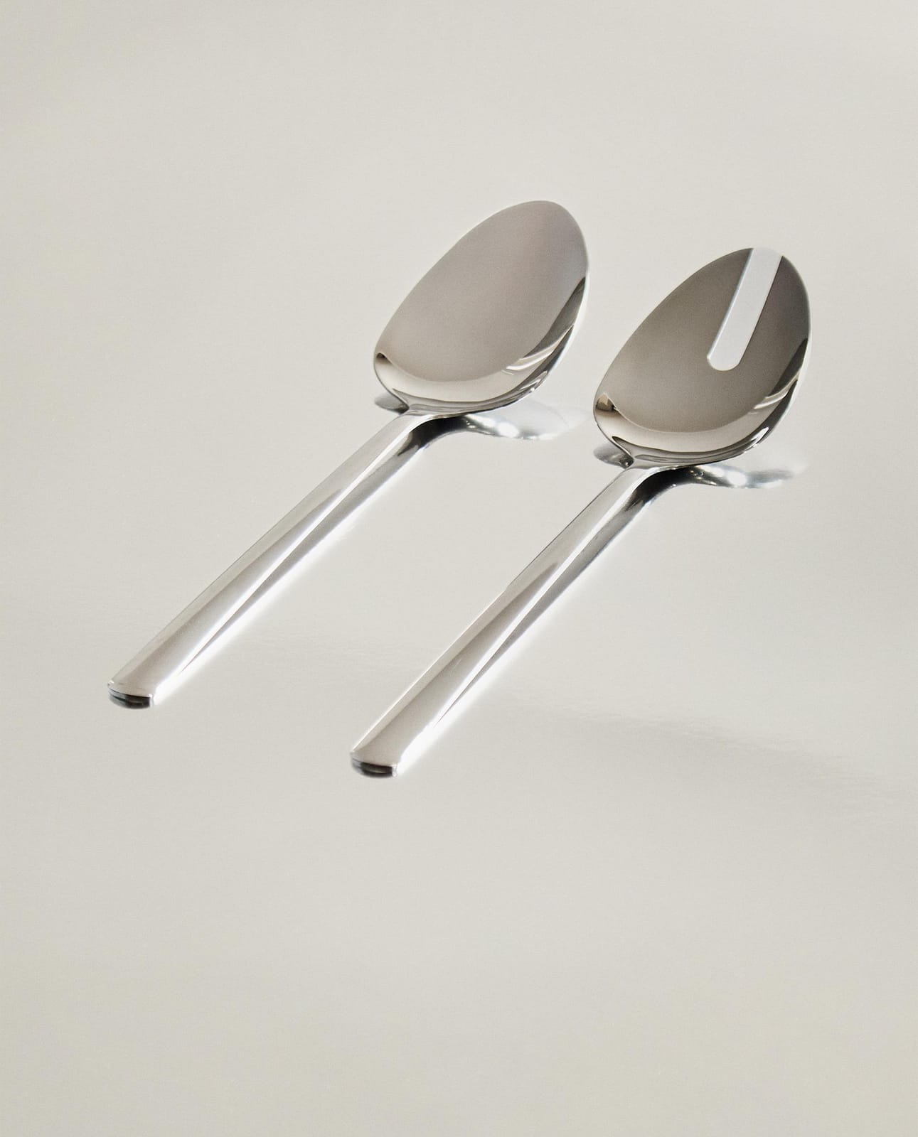 ZARA HOME КОМПЛЕКТ ПРИБОРОВ ДЛЯ САЛАТА ИЗ СТАЛИ С БЛЕСКОМ (2 ШТ.) ракурс 6