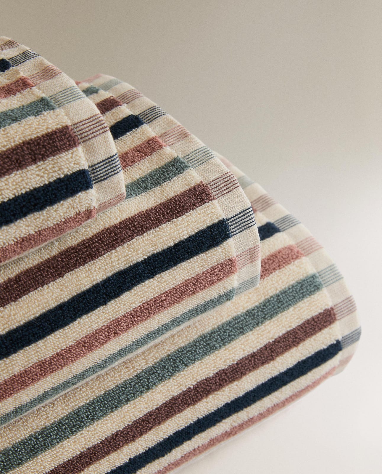 ZARA HOME Банное полотенце в PUDROWE полоску ракурс 6