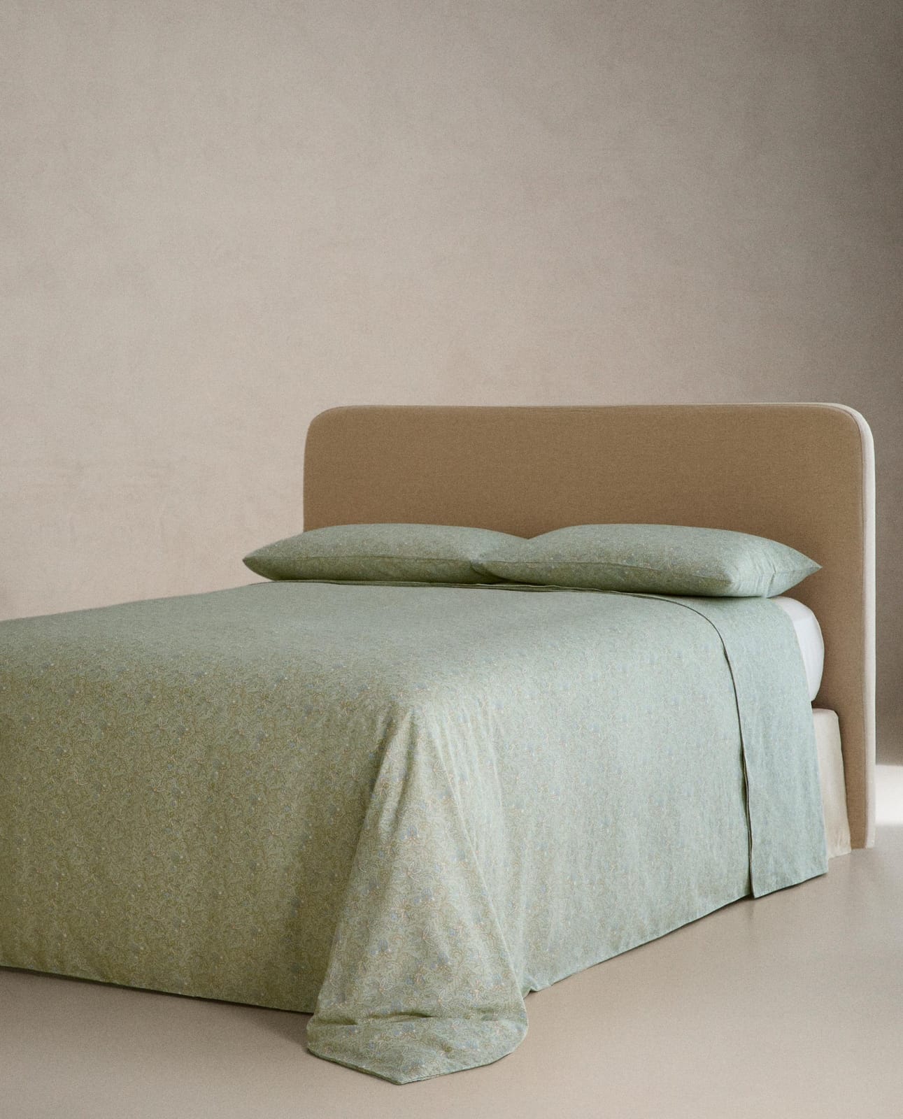 ZARA HOME САТИНОВЫЙ ПОДОДЕЯЛЬНИК ПЕЙСЛИ ракурс 5